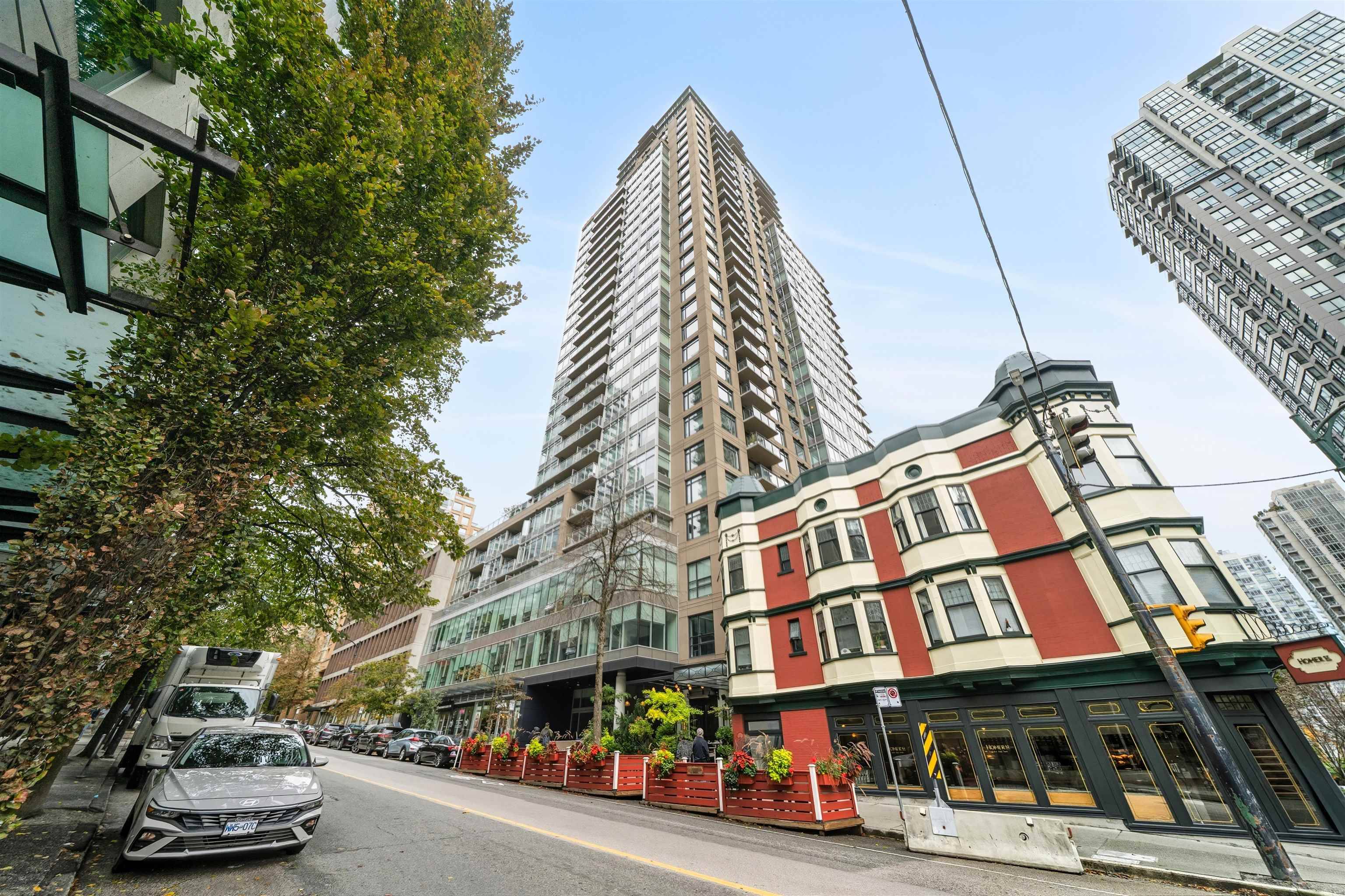 Vancouver, BC V6B 0H7,888 Homer ST #1607