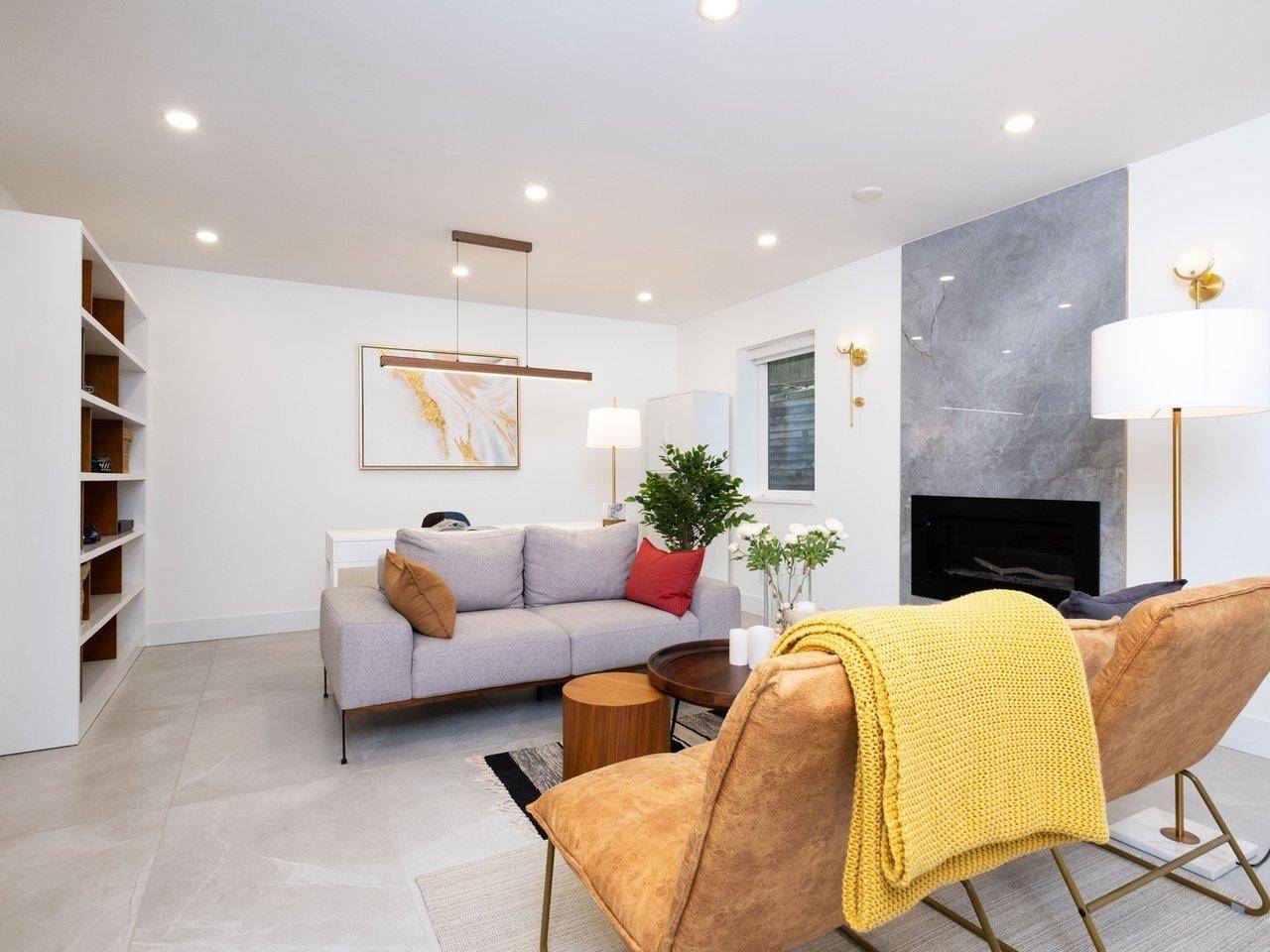 North Vancouver, BC V7R 4J6,4283 Capilano RD