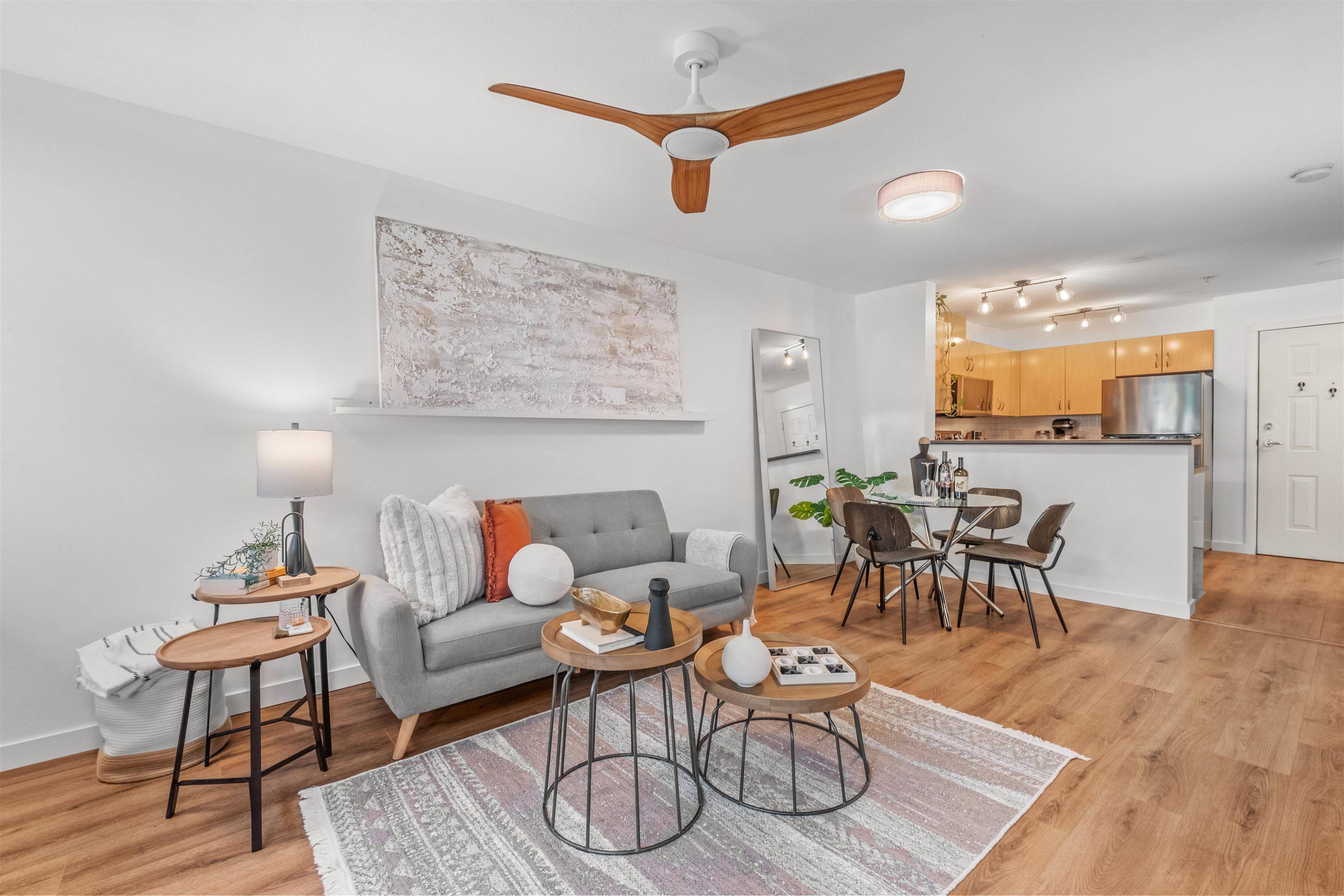 North Vancouver, BC V7M 3G3,305 Lonsdale AVE #305