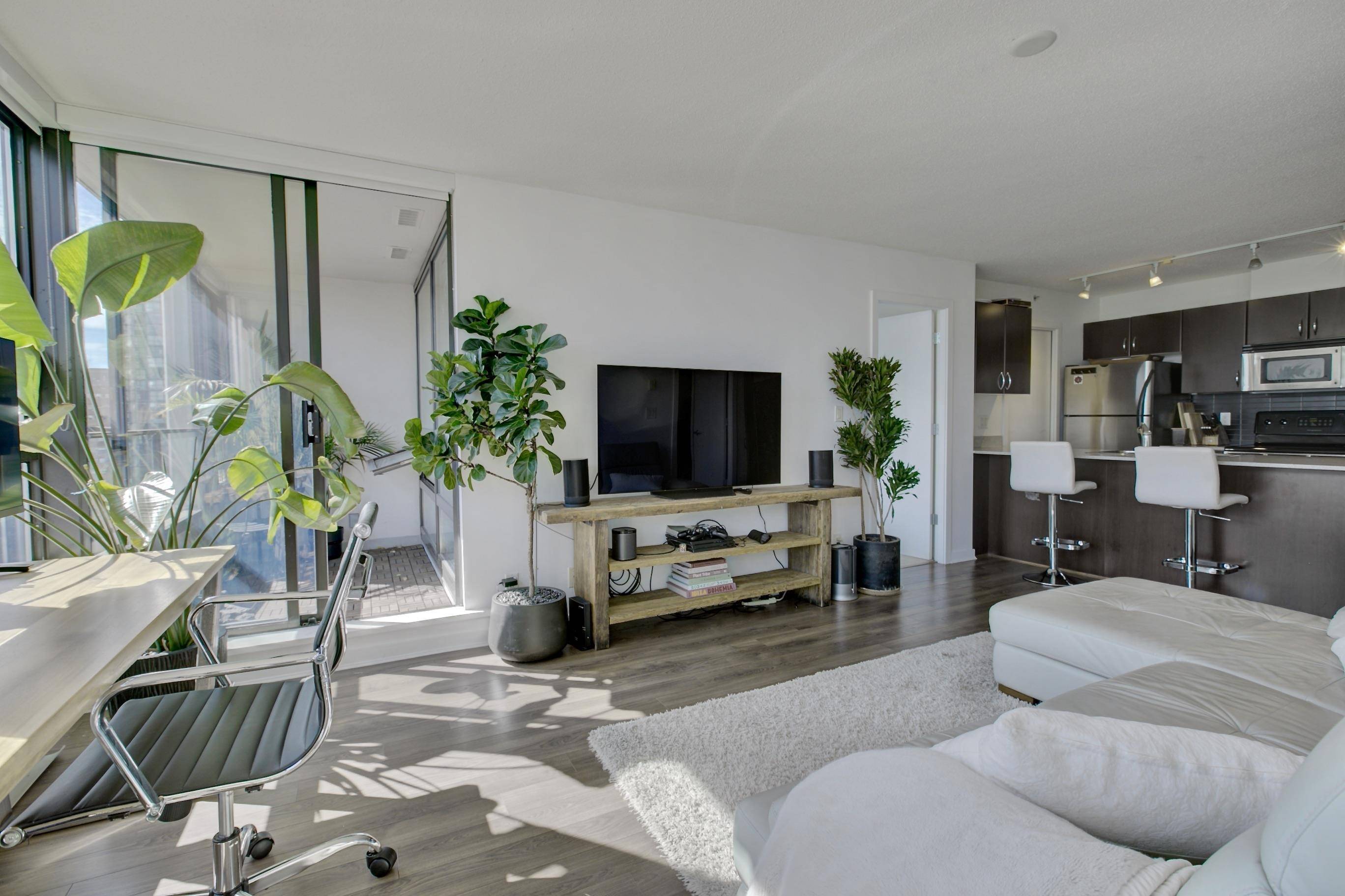 Vancouver, BC V6Z 3H8,938 Smithe ST #1303