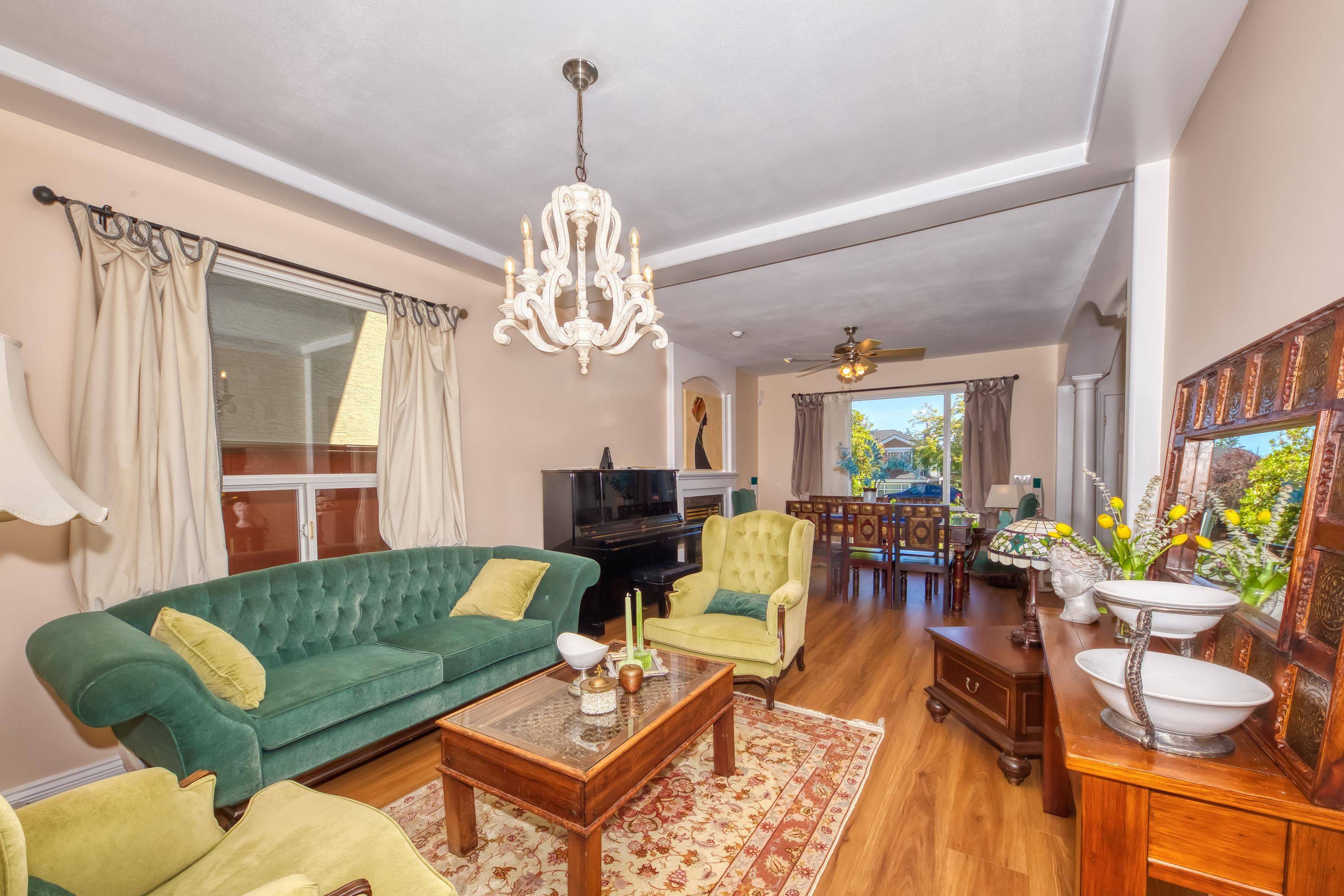 North Vancouver, BC V7L 2M9,826 E 13th ST