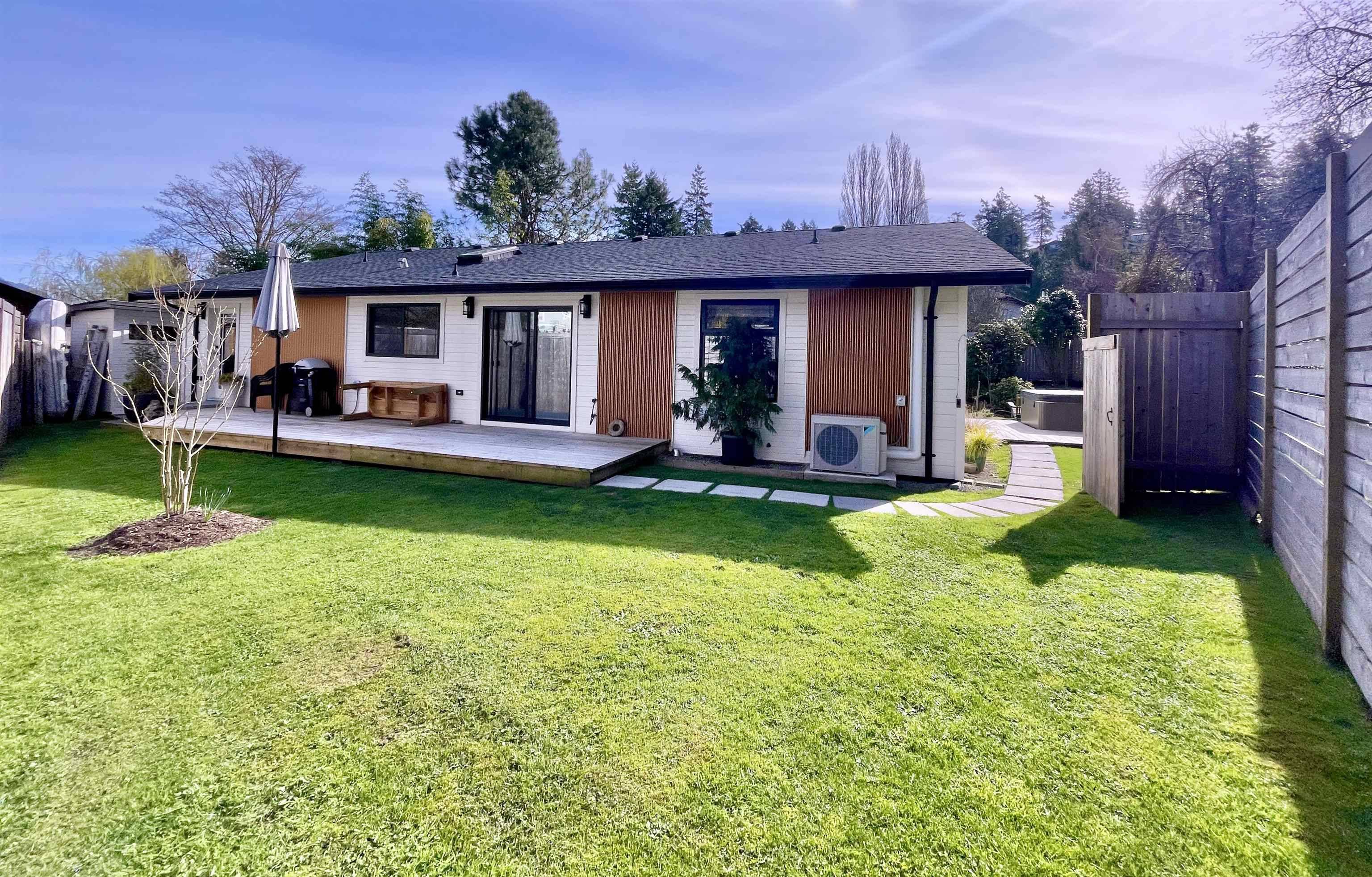 Gibsons, BC V0N 1V8,655 Dougall RD