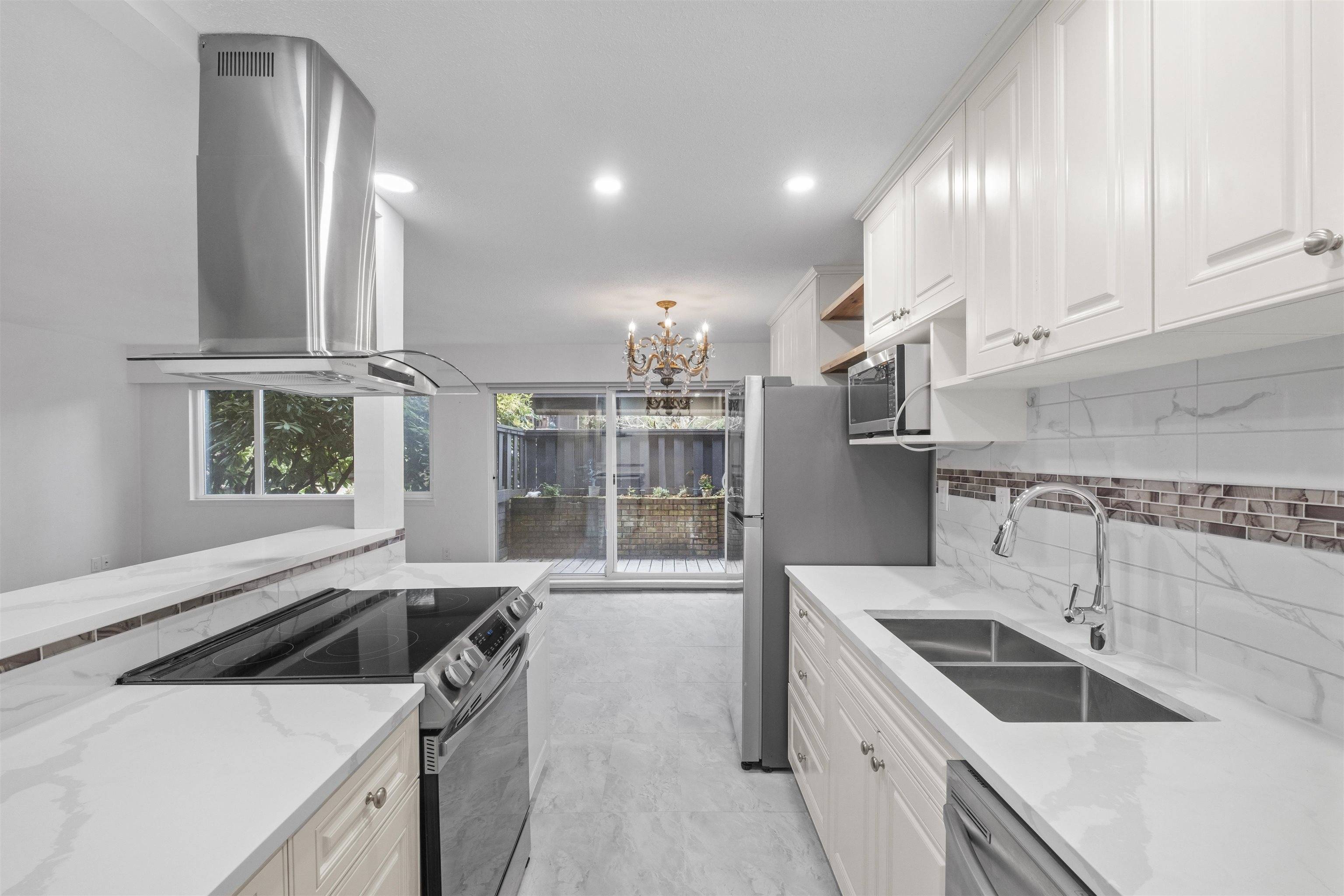 North Vancouver, BC V7N 2J7,555 W 28th ST #609