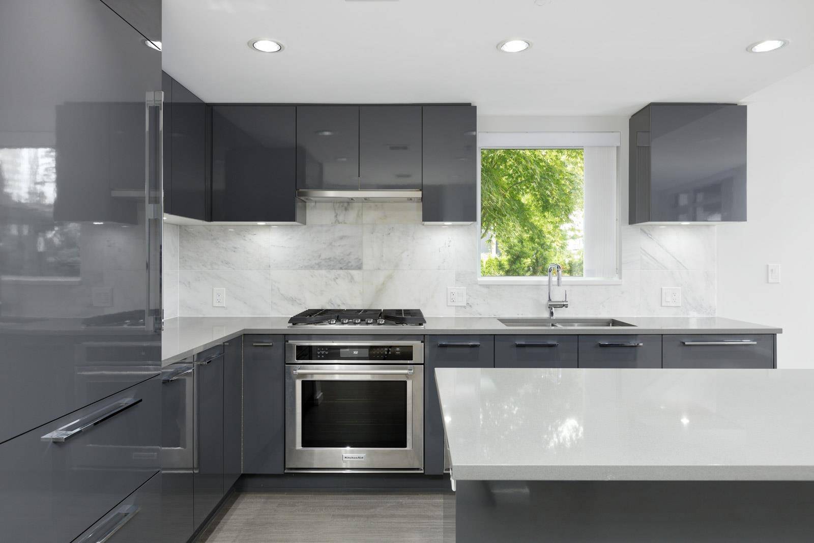 Burnaby, BC V5H 3M2,6691 Marlborough AVE