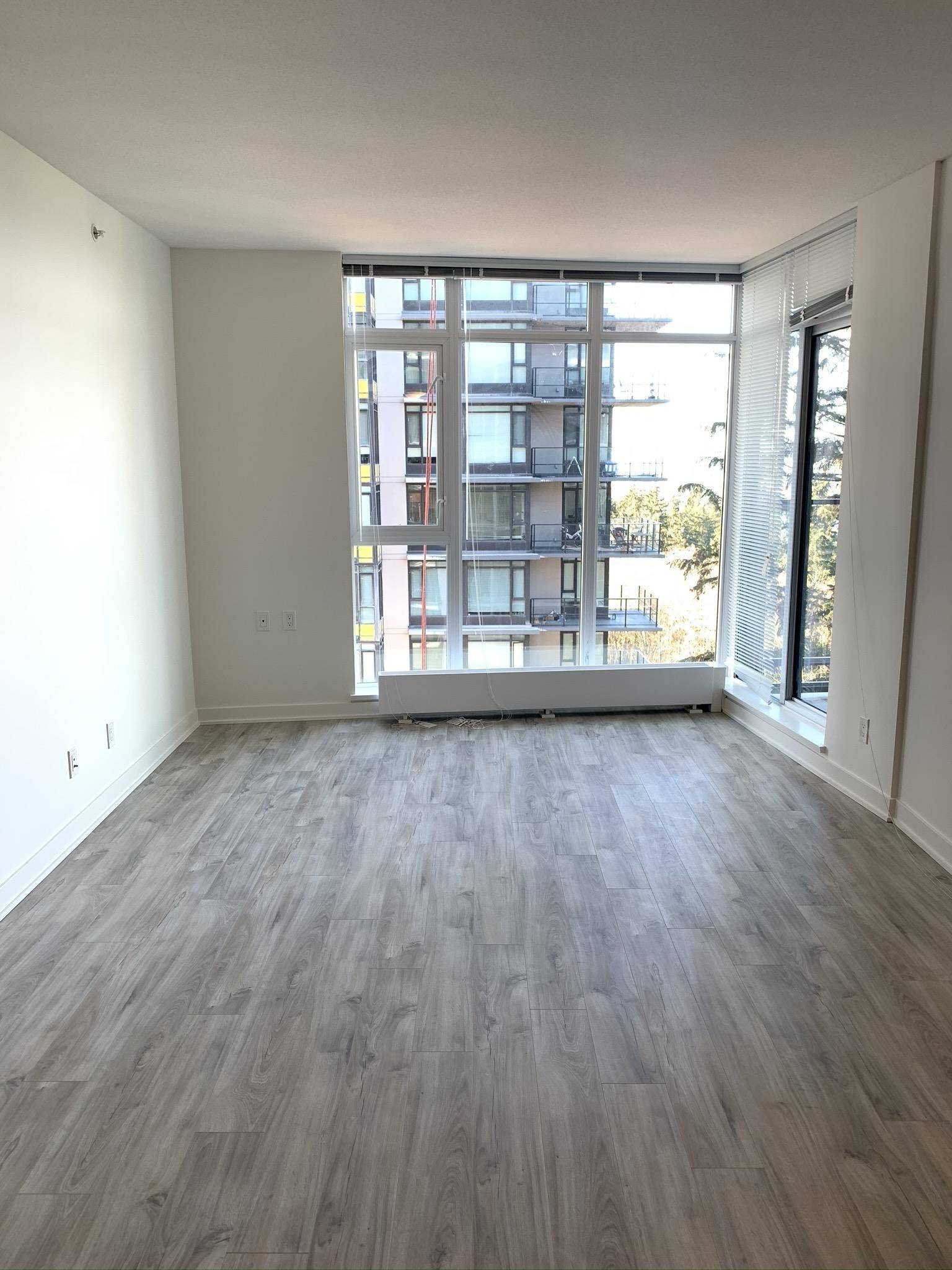 Burnaby, BC V5A 0E7,8940 University CRES #606