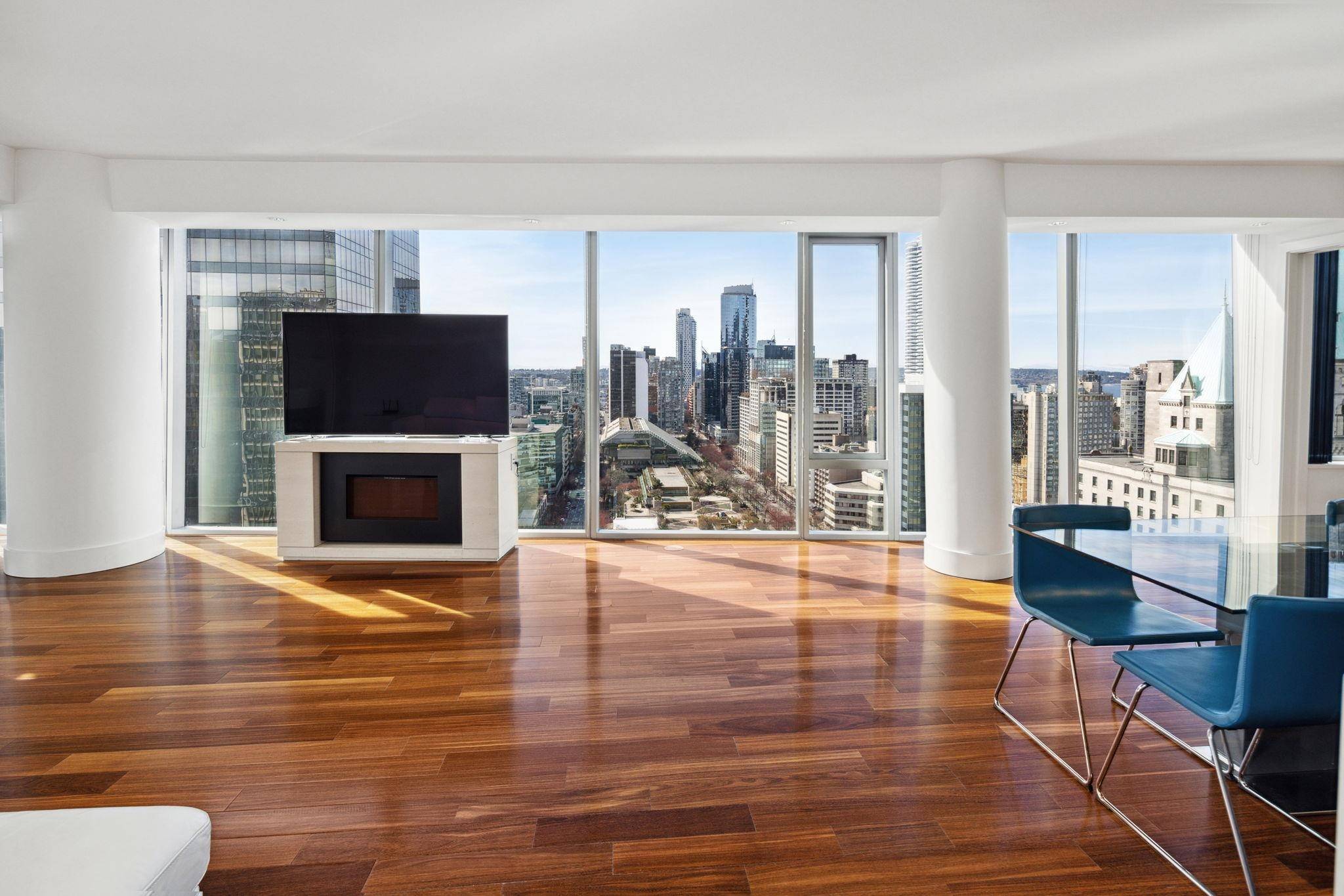 Vancouver, BC V6C 0B5,667 Howe ST #2405