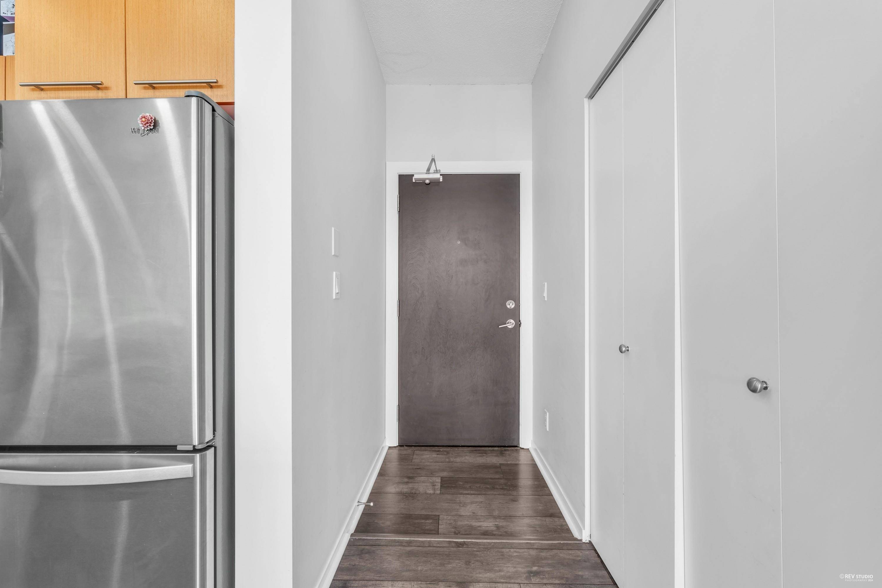 Burnaby, BC V5C 0E9,2133 Douglas RD #3303
