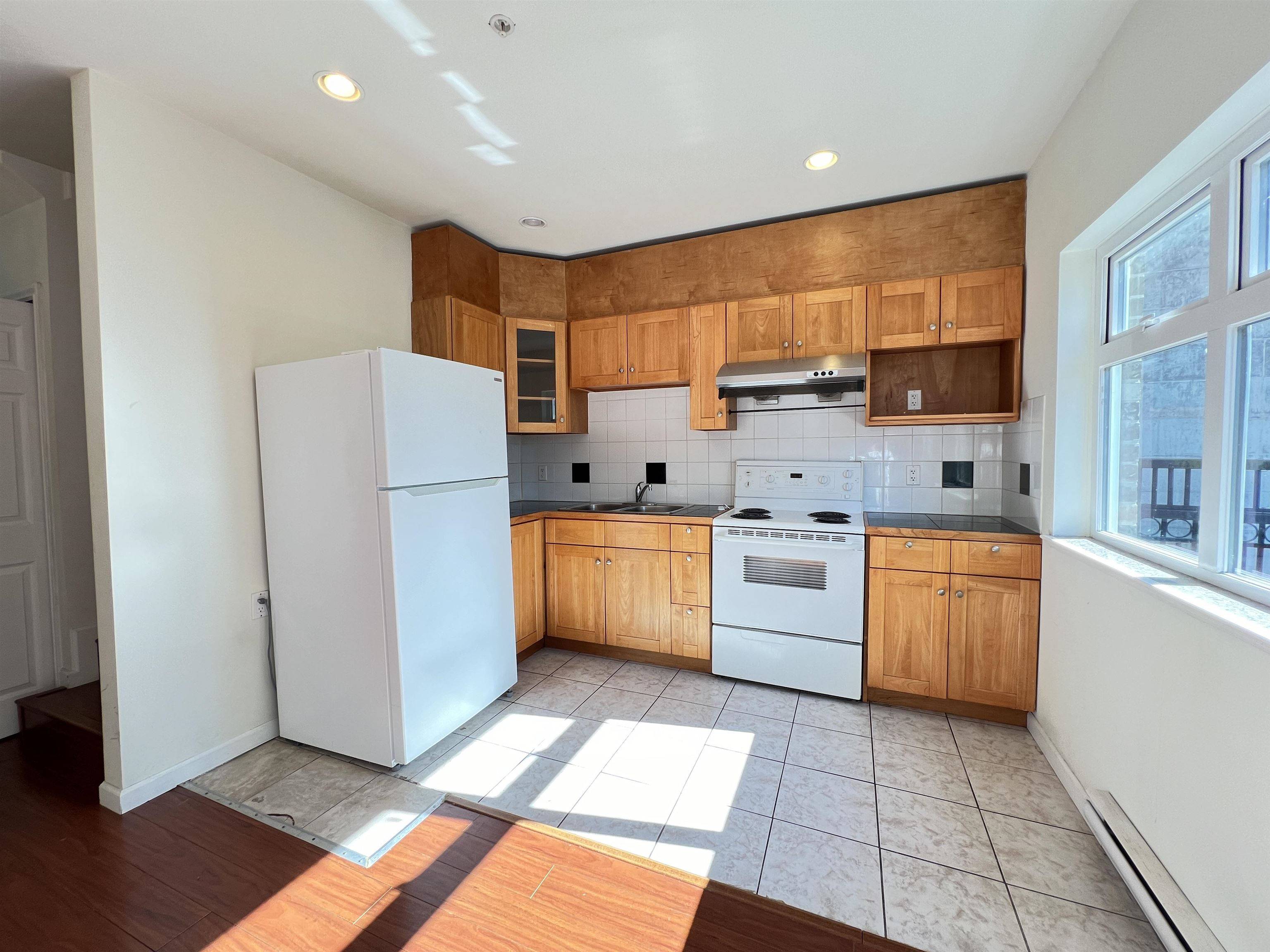 Vancouver, BC V5N 3H7,2817 Clark DR #204