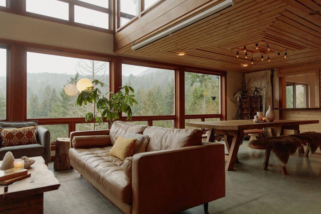 Bowen Island, BC V0N 1G2,1380 Fernie RD