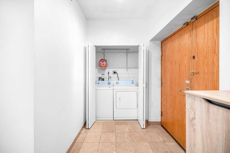 Vancouver, BC V6E 1A6,1200 Alberni ST #2903
