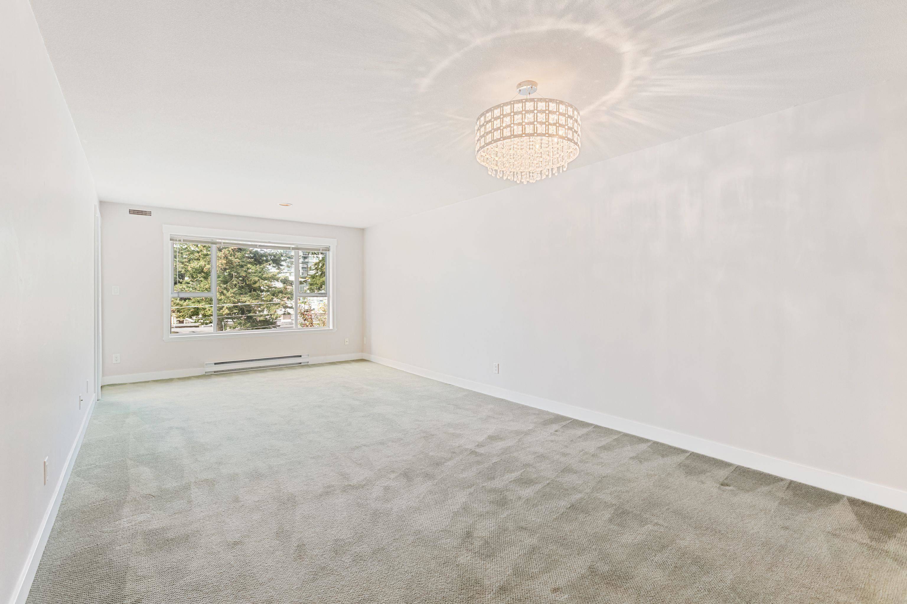 White Rock, BC V4B 3Z9,1378 George ST #301