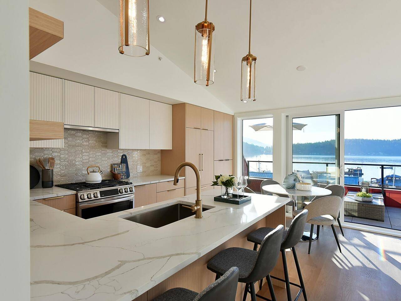 Gibsons, BC V0N 1V0,263 Gower Point RD #101