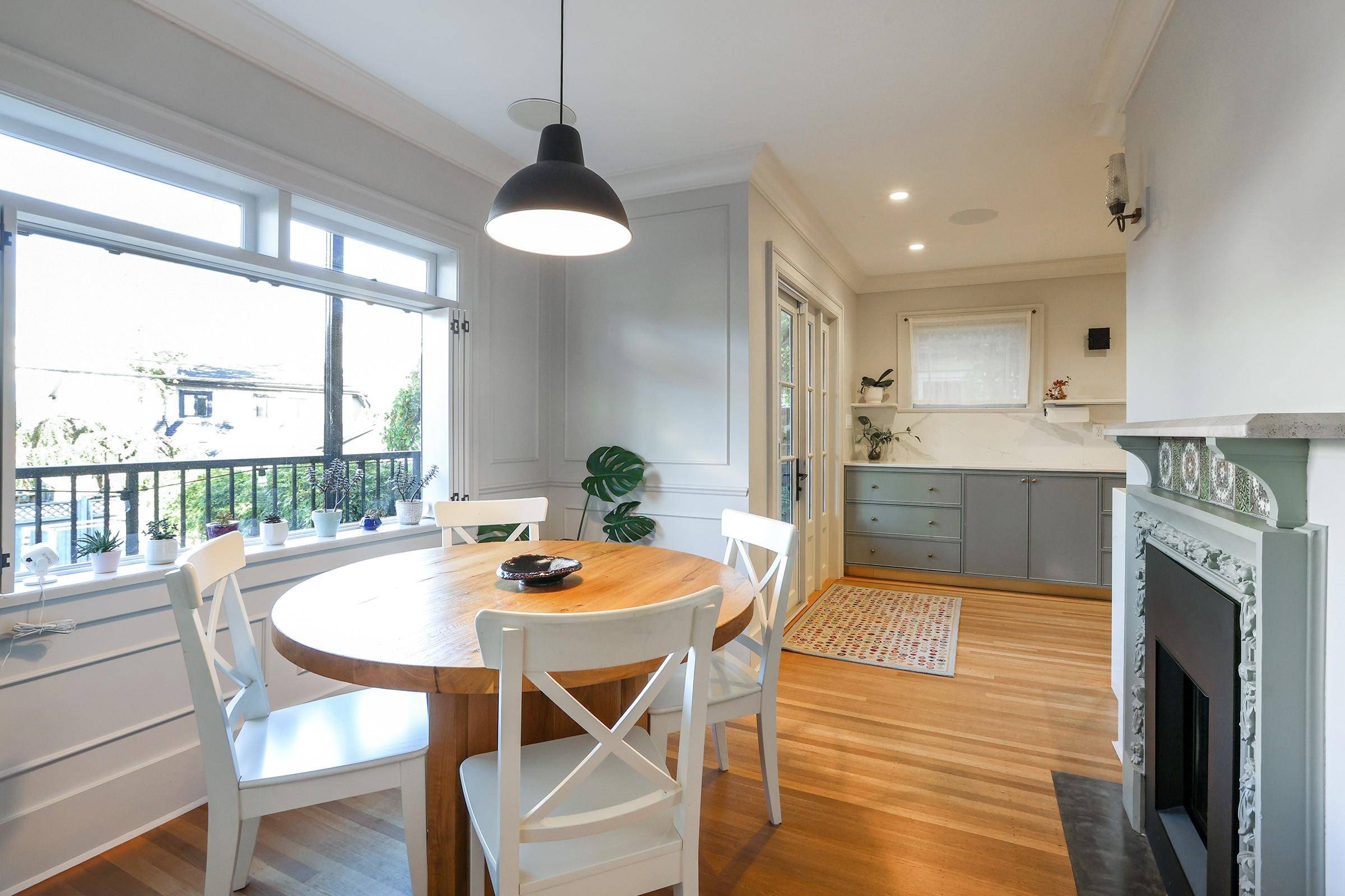 Vancouver, BC V6R 2C6,4291 W 9th AVE