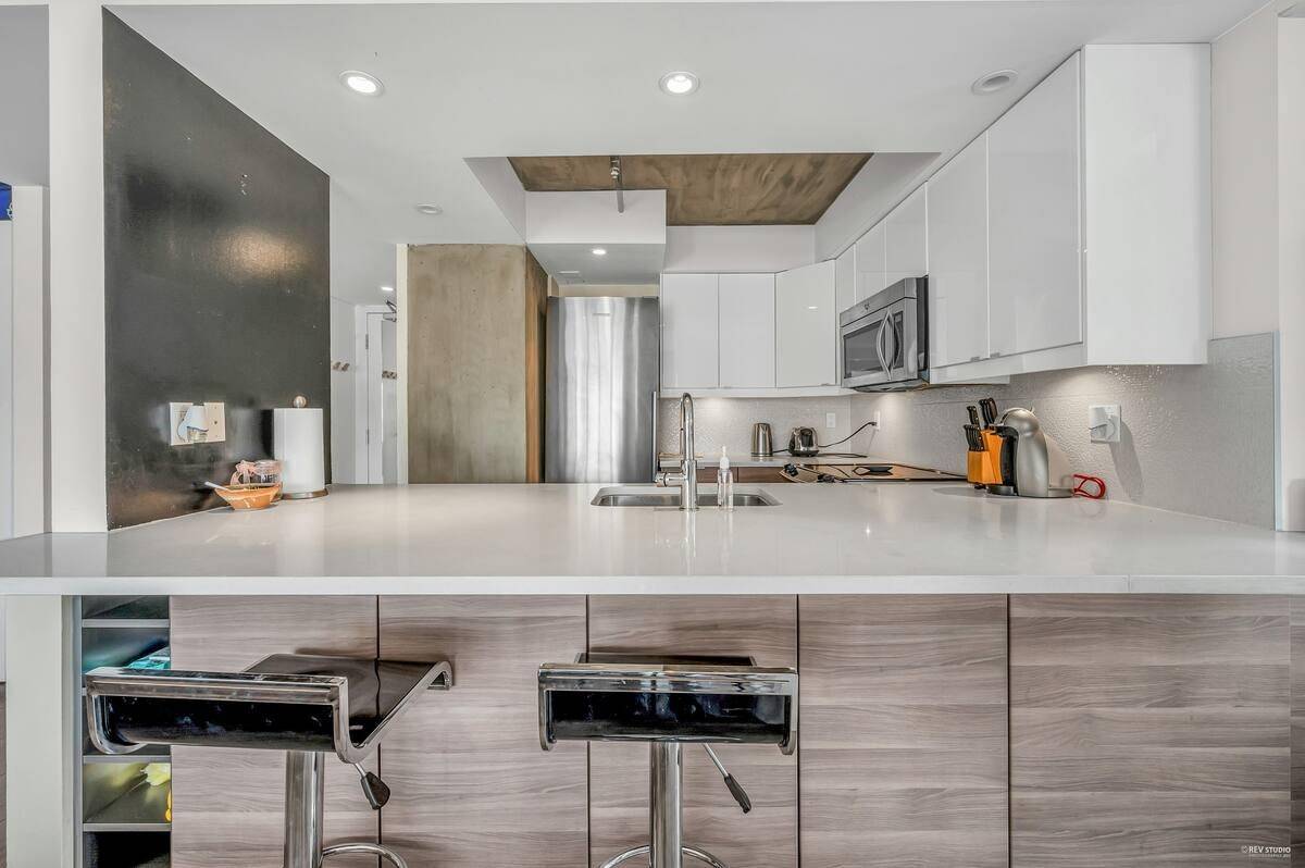Vancouver, BC V6B 6B9,183 Keefer PL #1801