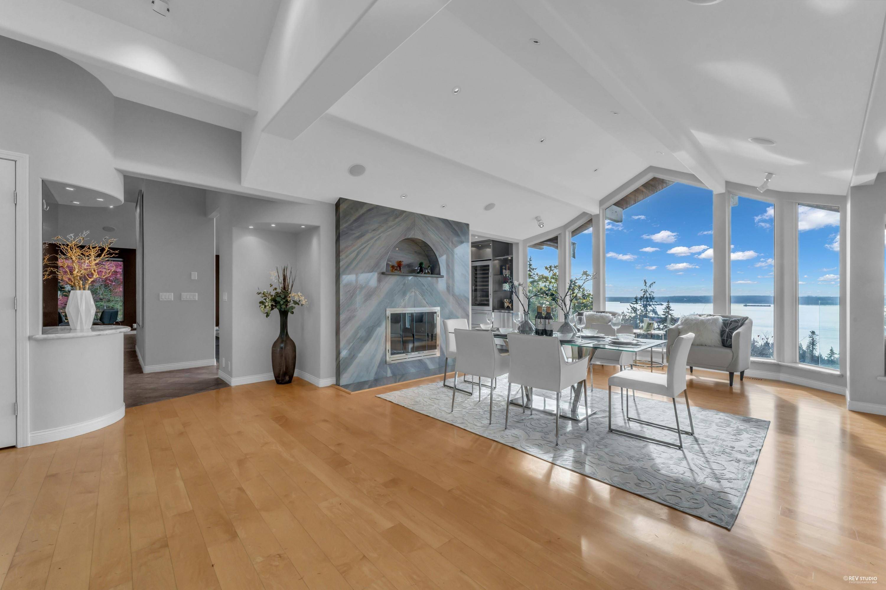 West Vancouver, BC V7W 1A8,4253 Rockbank PL