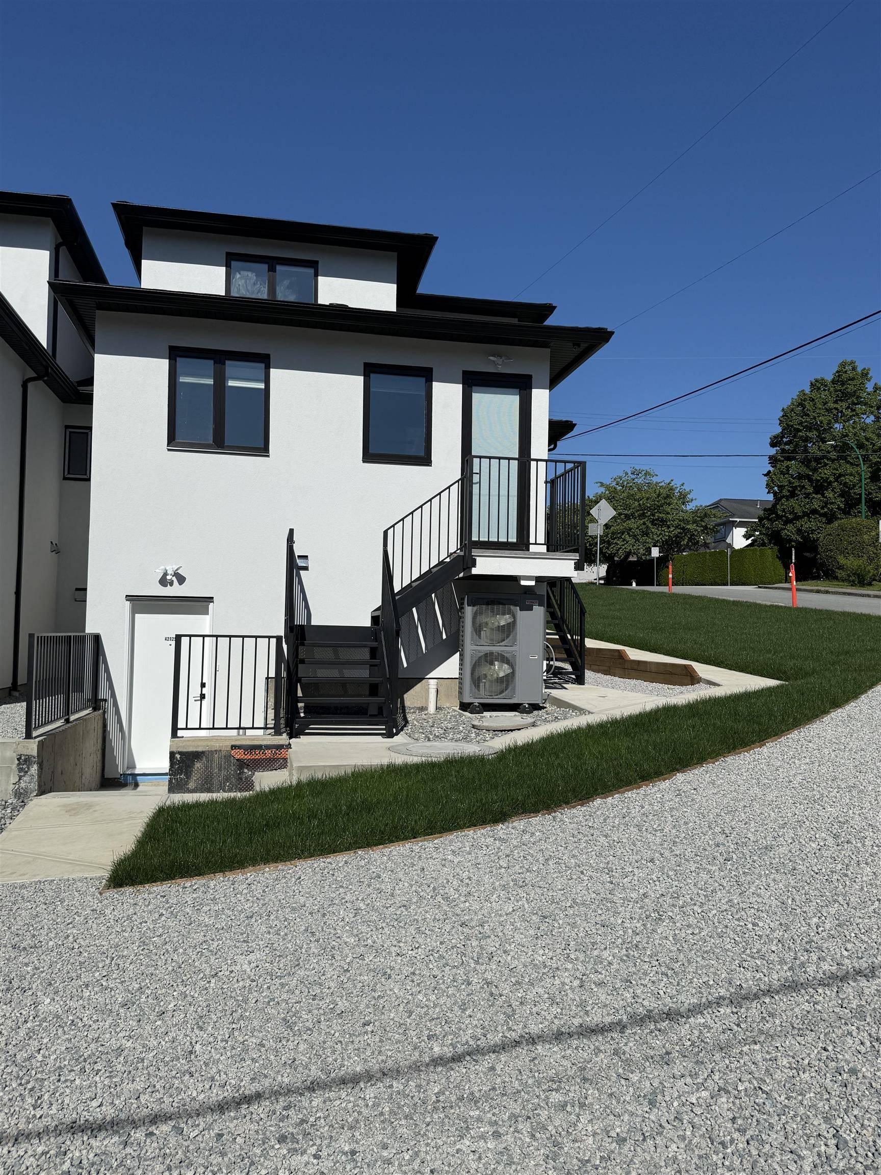 Burnaby, BC V5M 2K2,4212 Macdonald AVE #1