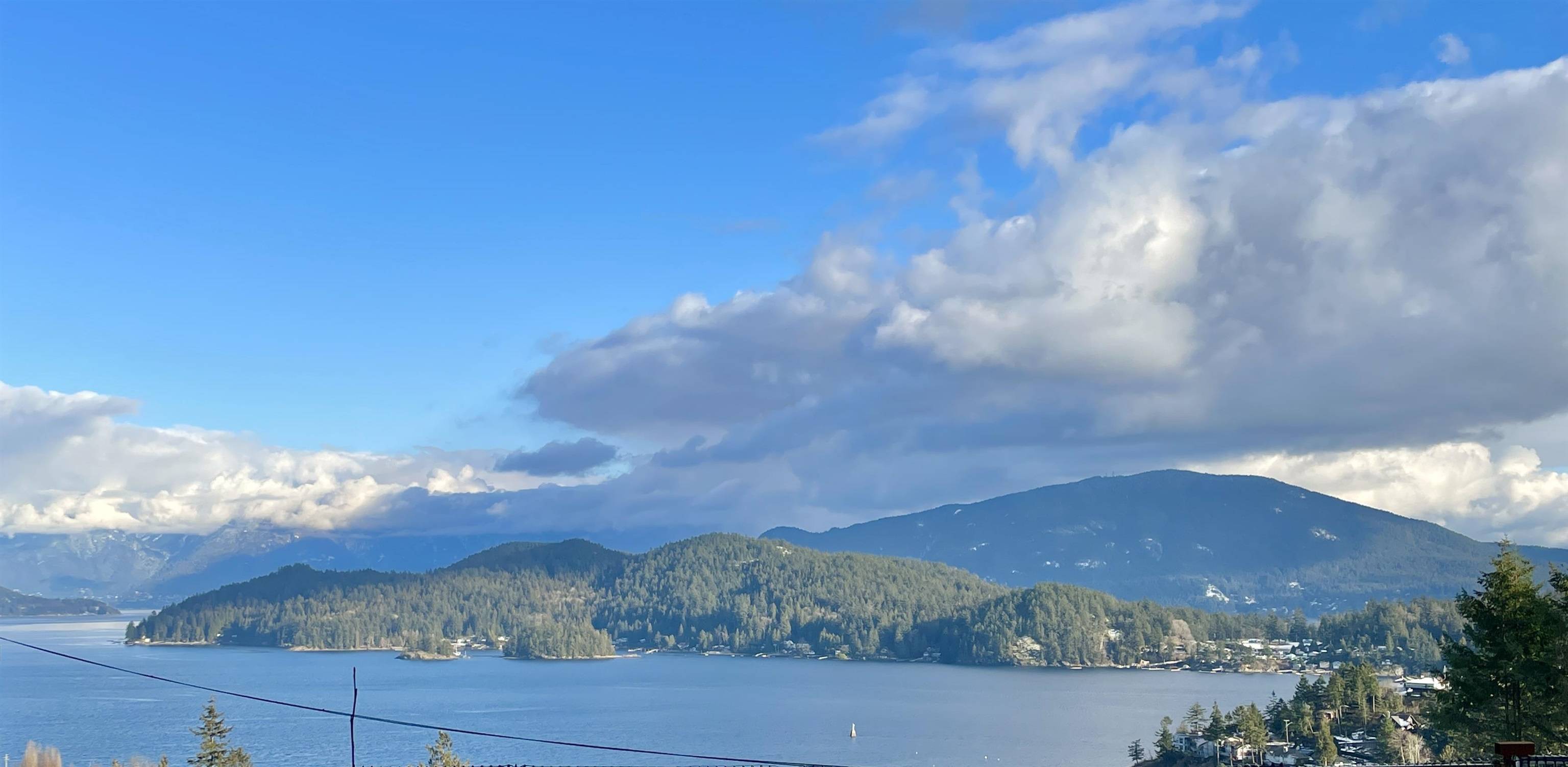 Gibsons, BC V0N 1V9,464 Eaglecrest DR #11101
