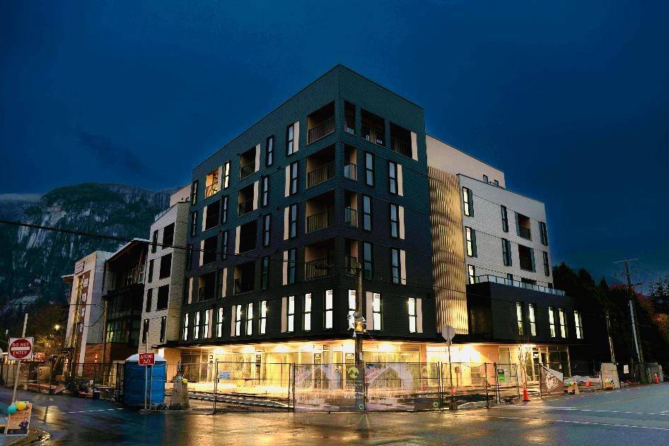 Squamish, BC V8B 0C3,1360 Victoria ST #307