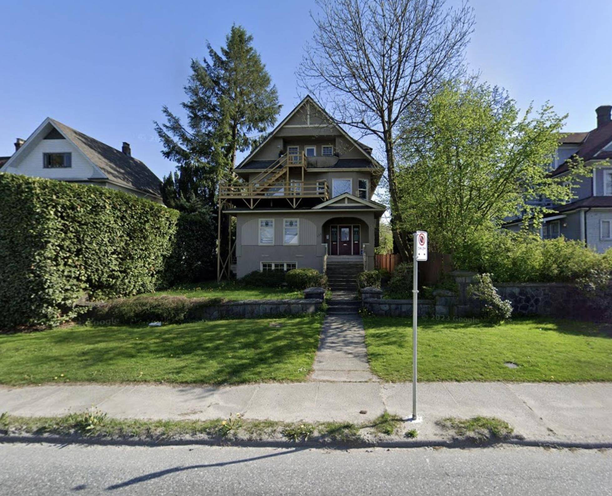 Vancouver, BC V5Y 1T8,236 W 12th AVE