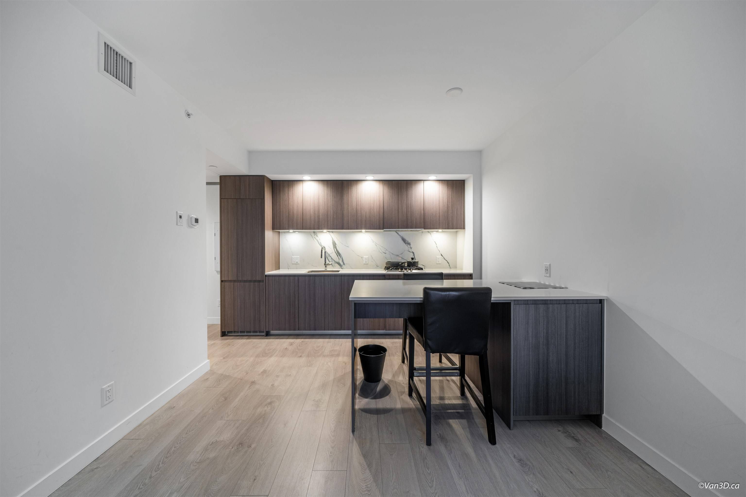 Burnaby, BC V5H 0K4,6463 Silver AVE #901