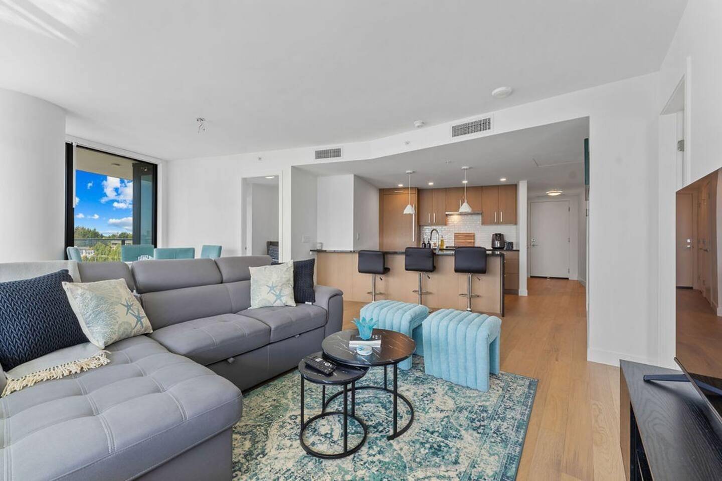 White Rock, BC V4B 0C5,1588 Johnston RD #508