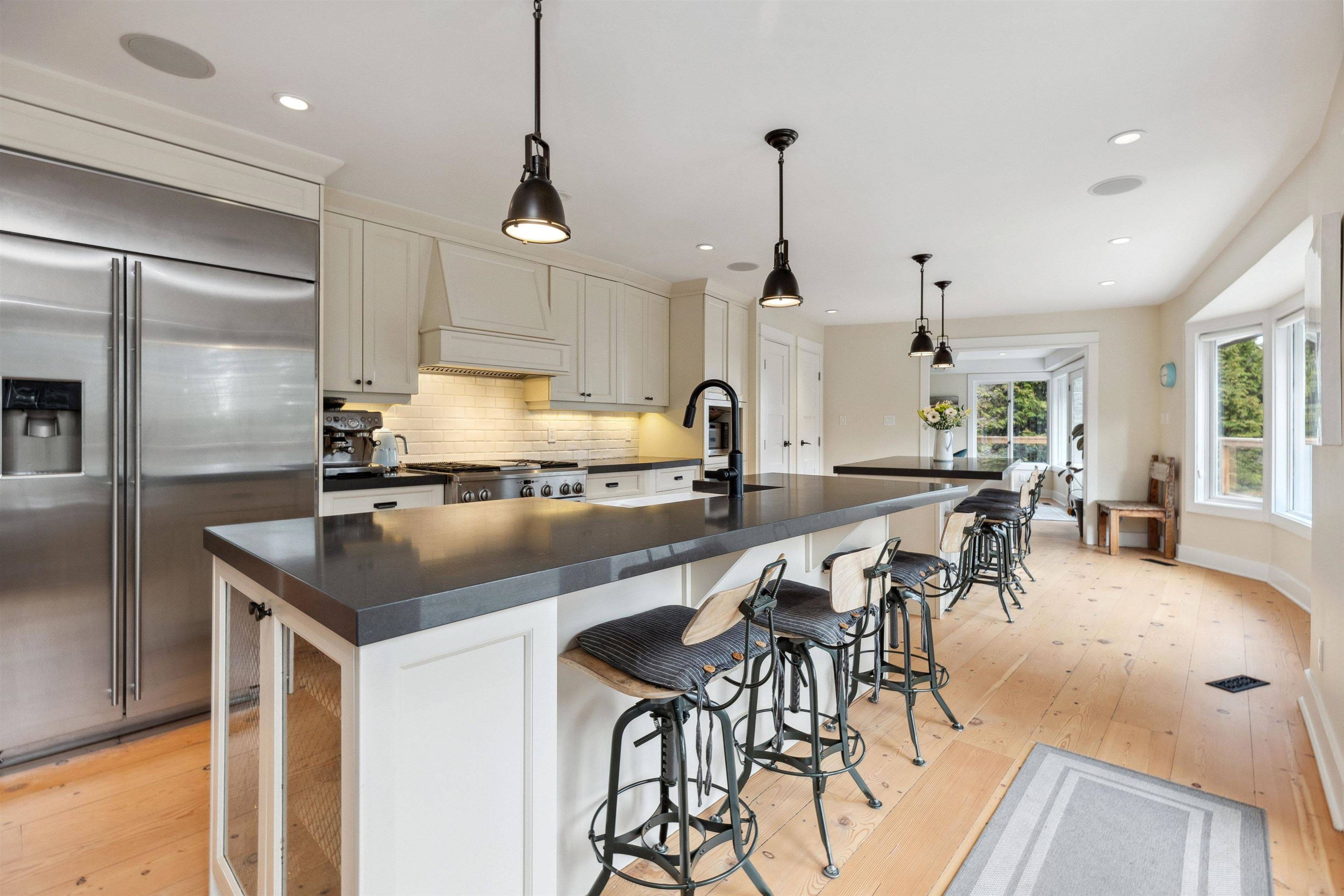 West Vancouver, BC V7V 3H8,3714 Southridge PL