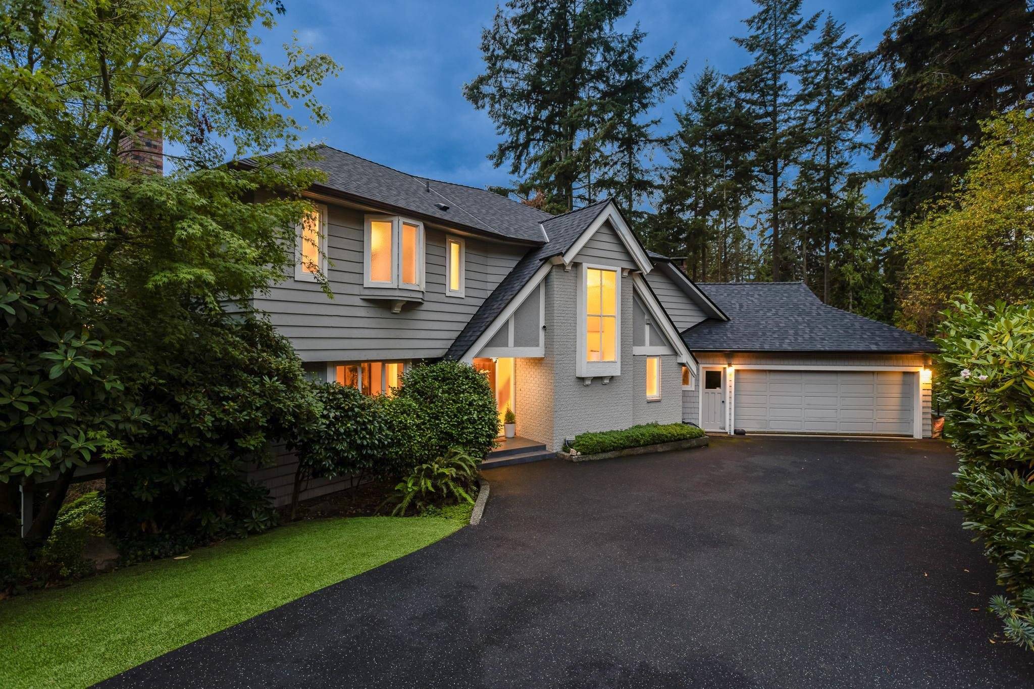 West Vancouver, BC V7V 3H8,3714 Southridge PL