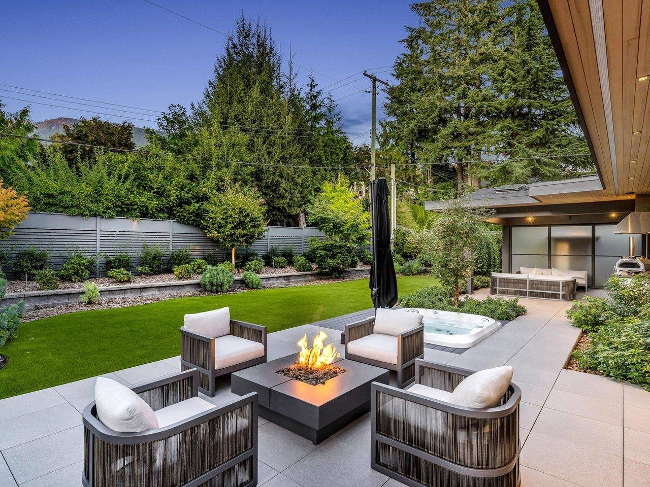 North Vancouver, BC V7R 1V9,960 Essex RD