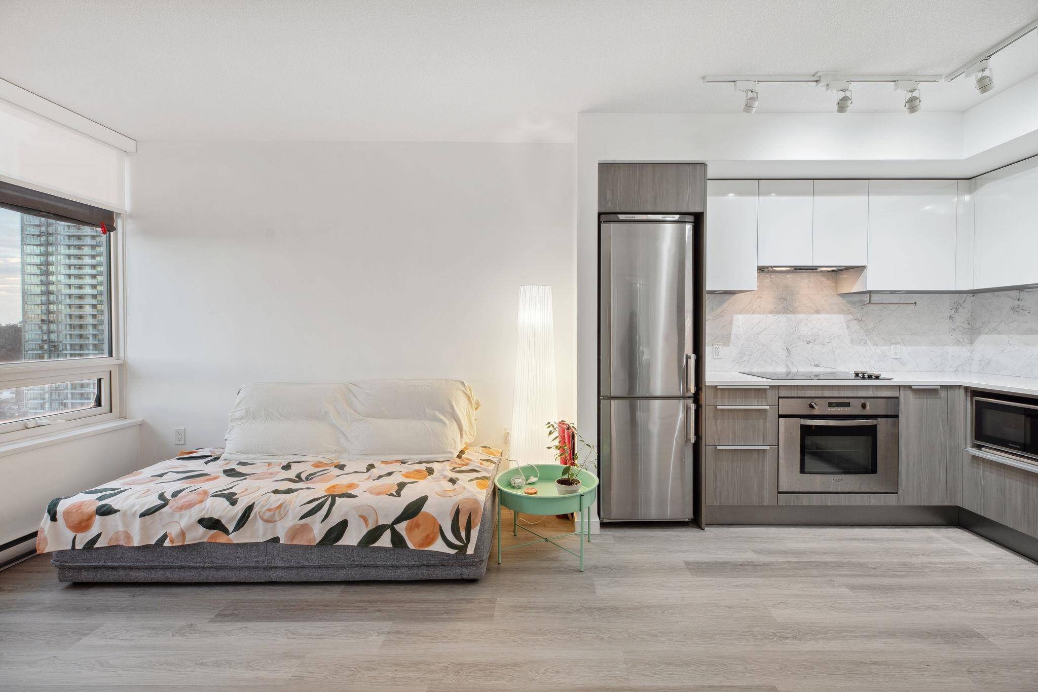 Burnaby, BC V5H 0B8,6461 Telford AVE #906