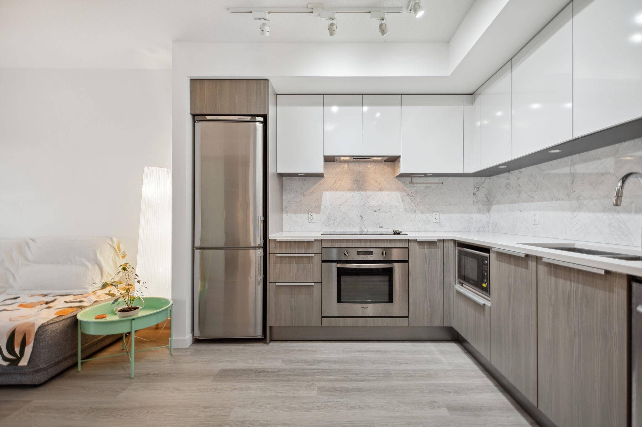 Burnaby, BC V5H 0B8,6461 Telford AVE #906