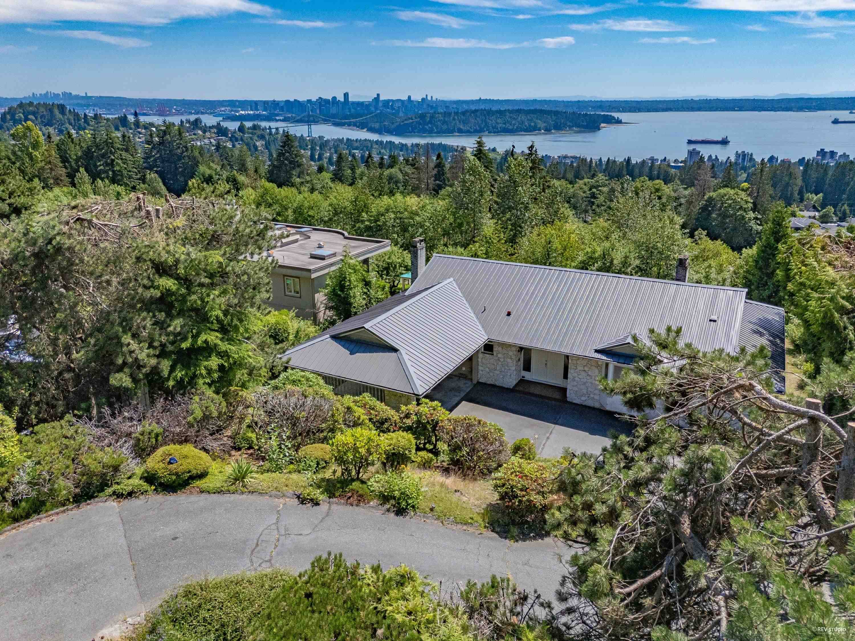 West Vancouver, BC V7S 2L6,1368 Tyrol RD