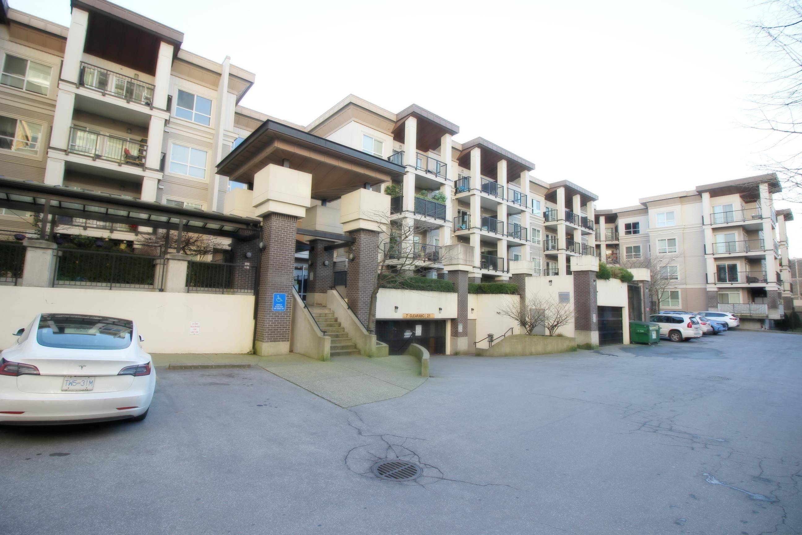 Surrey, BC V3T 0C7,9655 King George BLVD #309