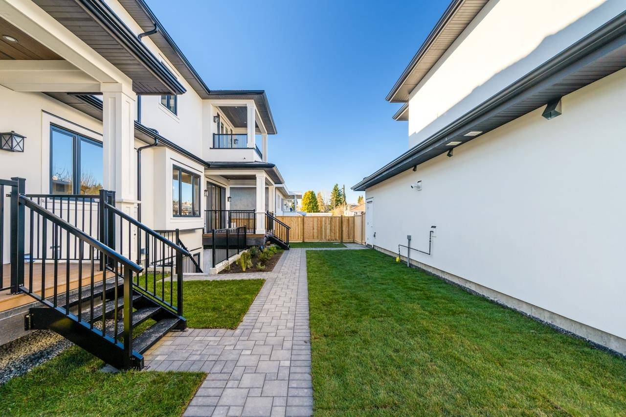 Burnaby, BC V5B 2C9,6173 Aubrey ST