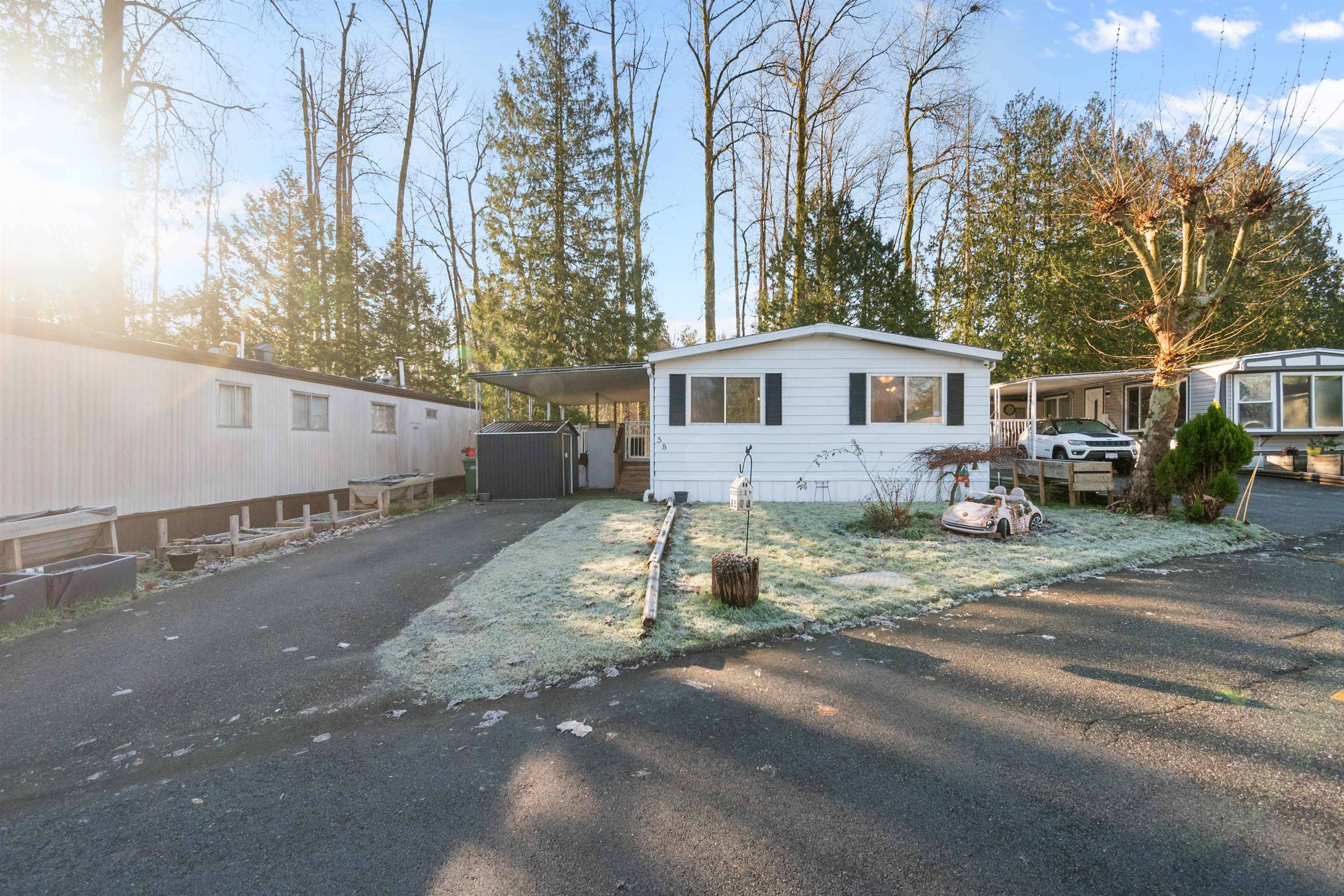 Surrey, BC V3W 6E1,8220 King George BLVD #58