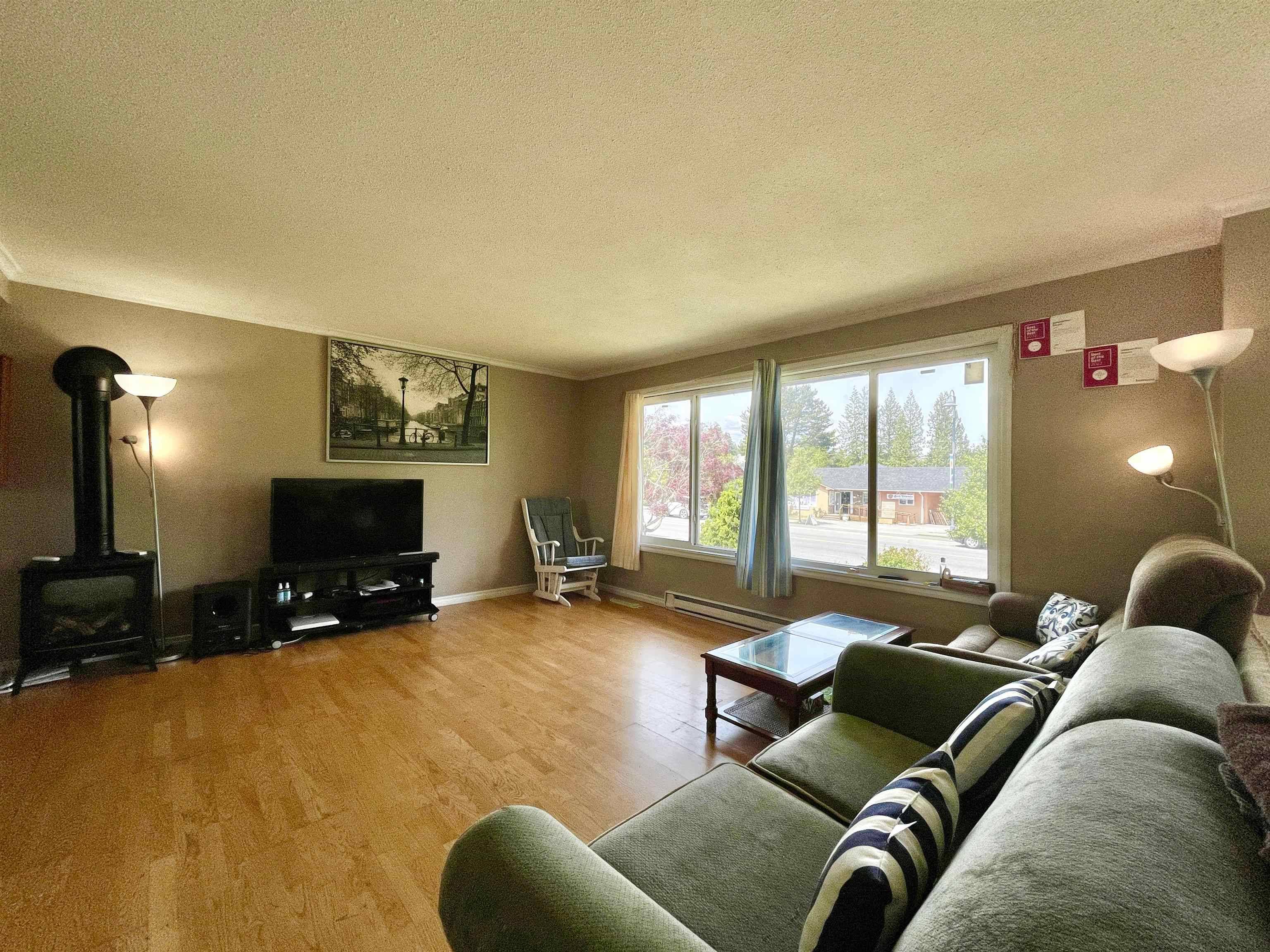 Sechelt, BC V0N 3A0,5693 Dolphin ST