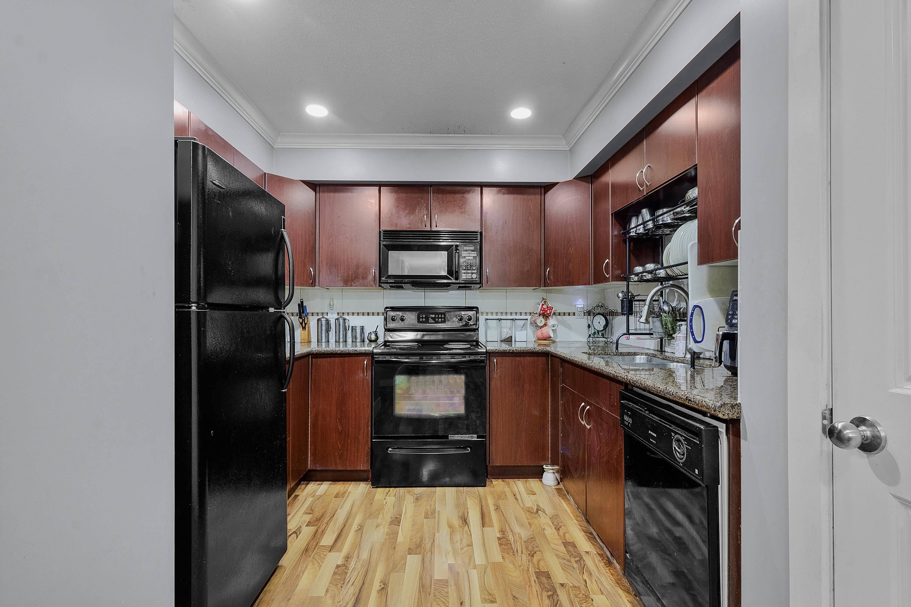 Abbotsford, BC V2S 8R2,33255 Old Yale RD #202
