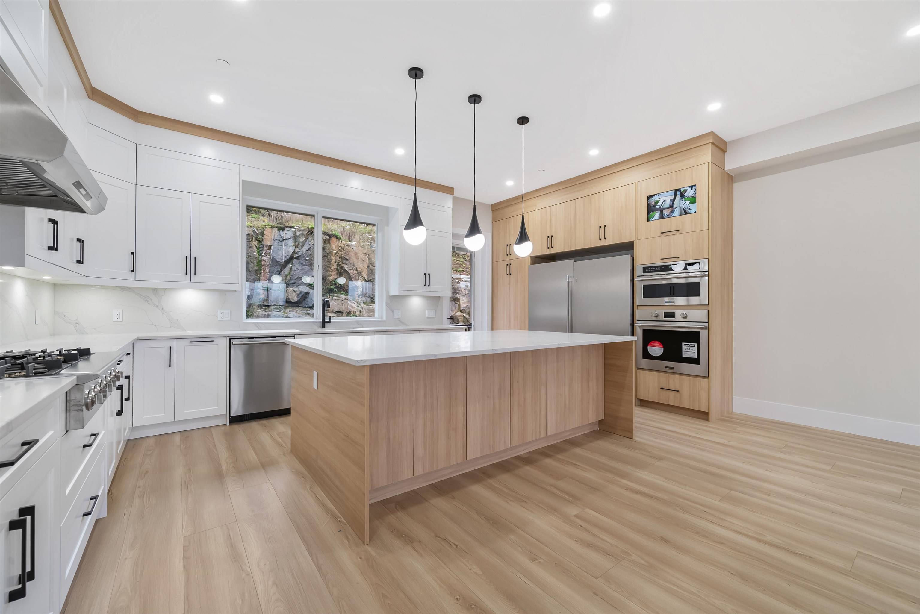 Maple Ridge, BC V4R 2P7,13588 Birdtail DR