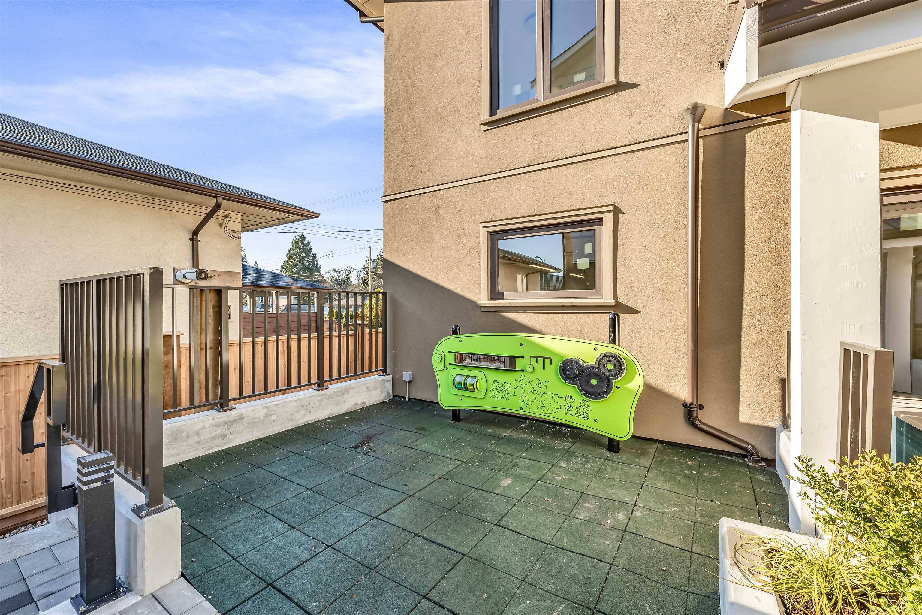 Vancouver, BC V6P 1H5,1010 W 52nd AVE