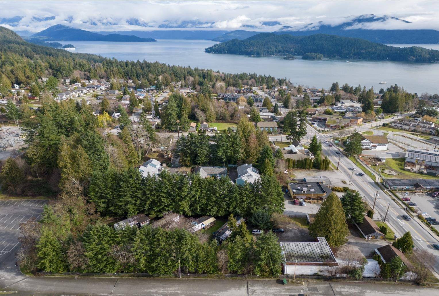 Gibsons, BC V0N 2W1,826 Gibsons WAY