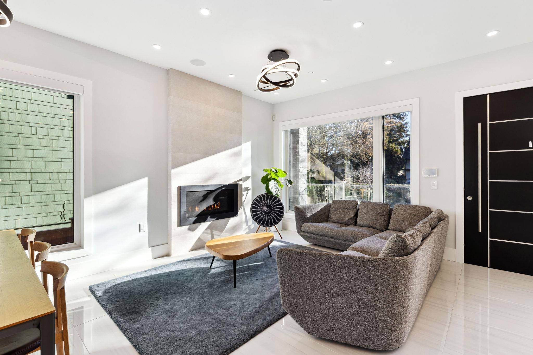 Vancouver, BC V6R 2V2,4437 W 13th AVE