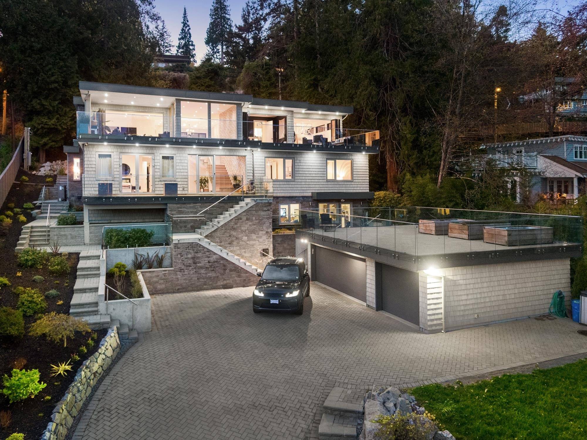 West Vancouver, BC V7W 1J8,4701 Piccadilly South RD