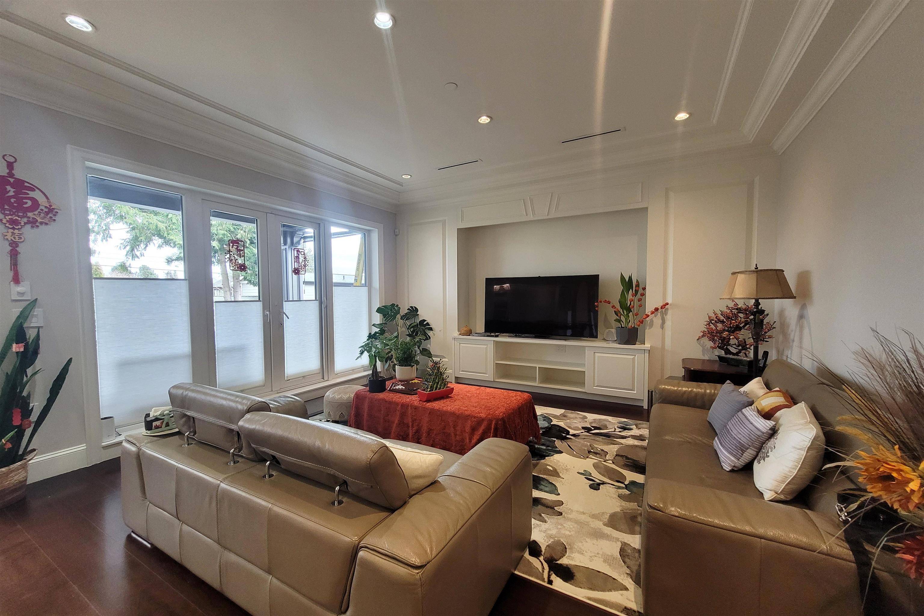 Vancouver, BC V6P 3T7,6878 Laurel ST