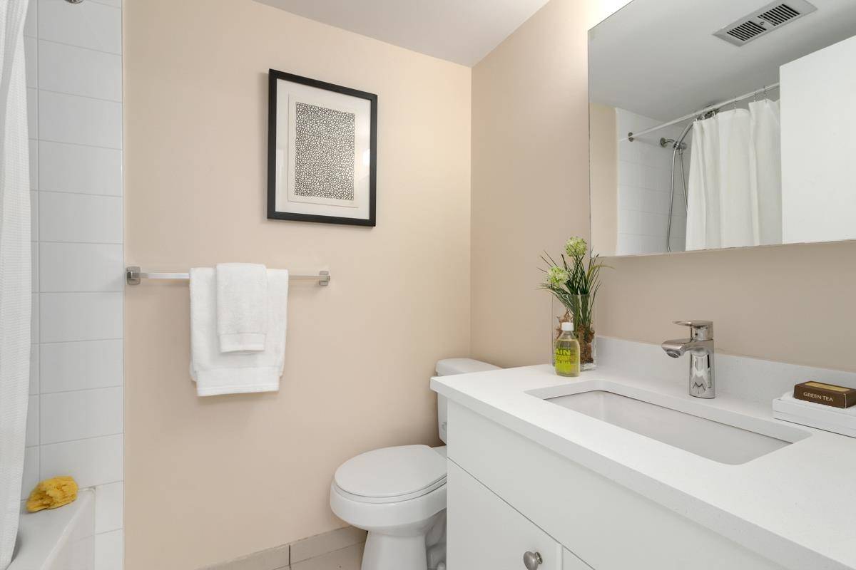 Vancouver, BC V6E 1K8,1250 Comox ST #608