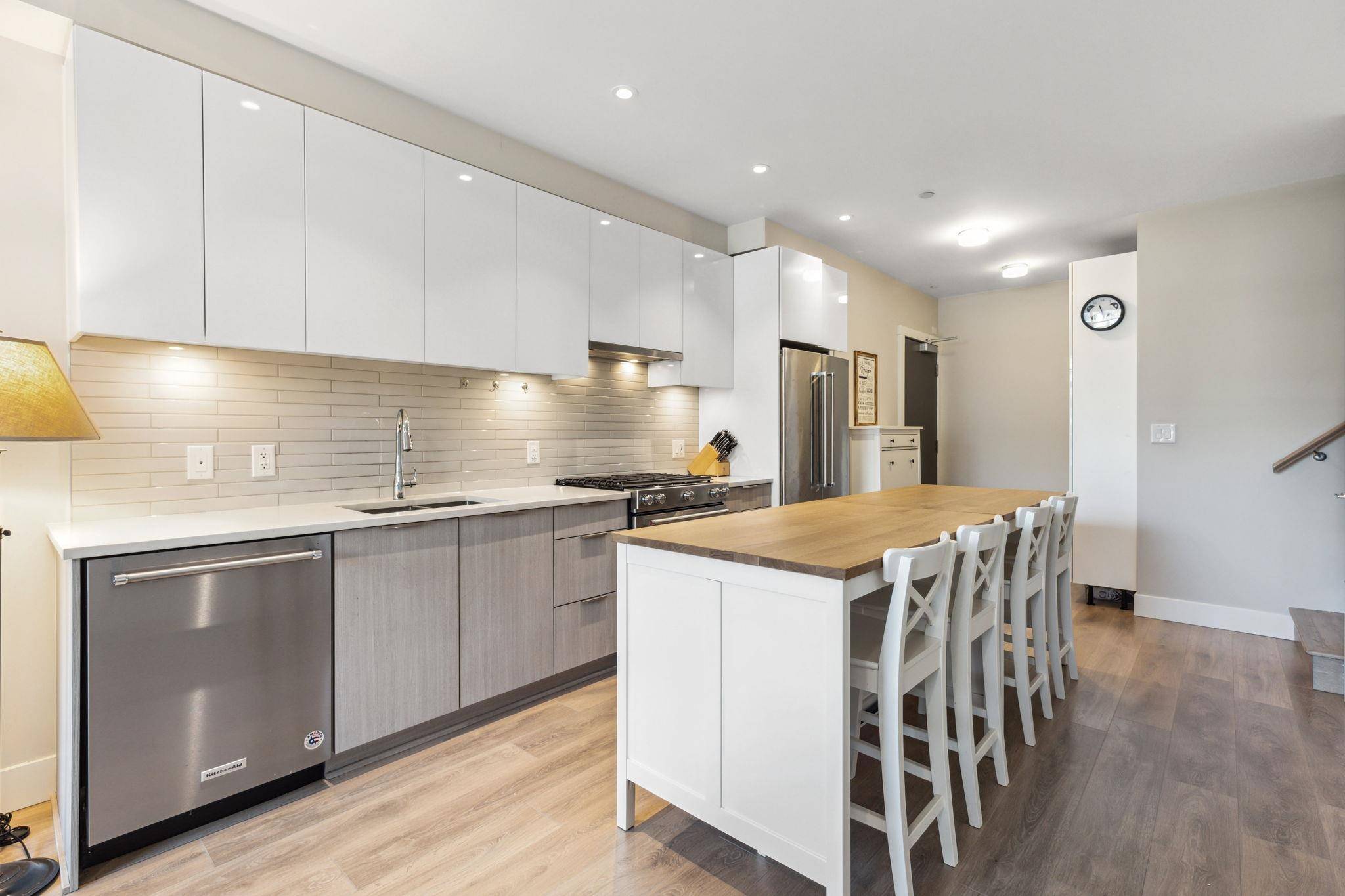 Vancouver, BC V5S 0H5,3588 Sawmill CRES #101