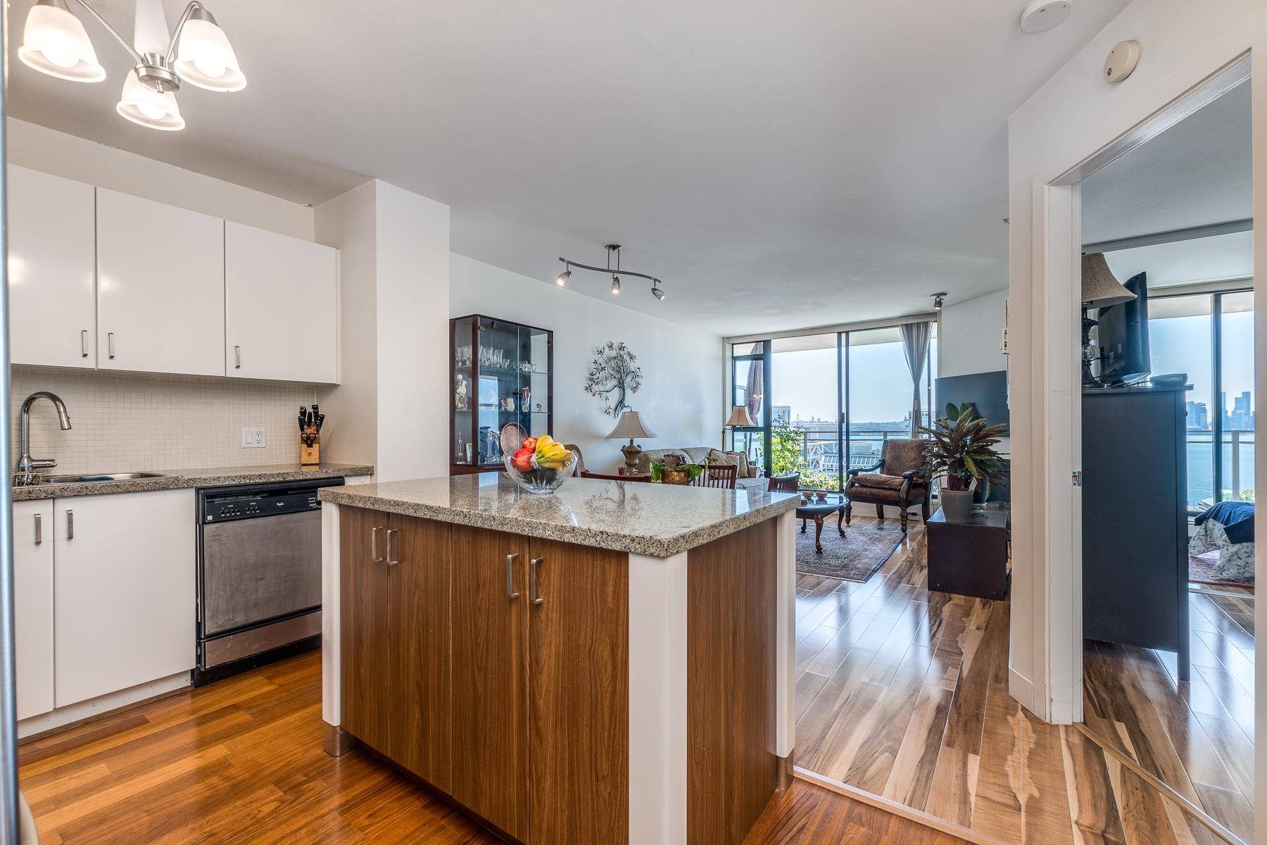 North Vancouver, BC V7M 3N9,175 W 1st ST #810