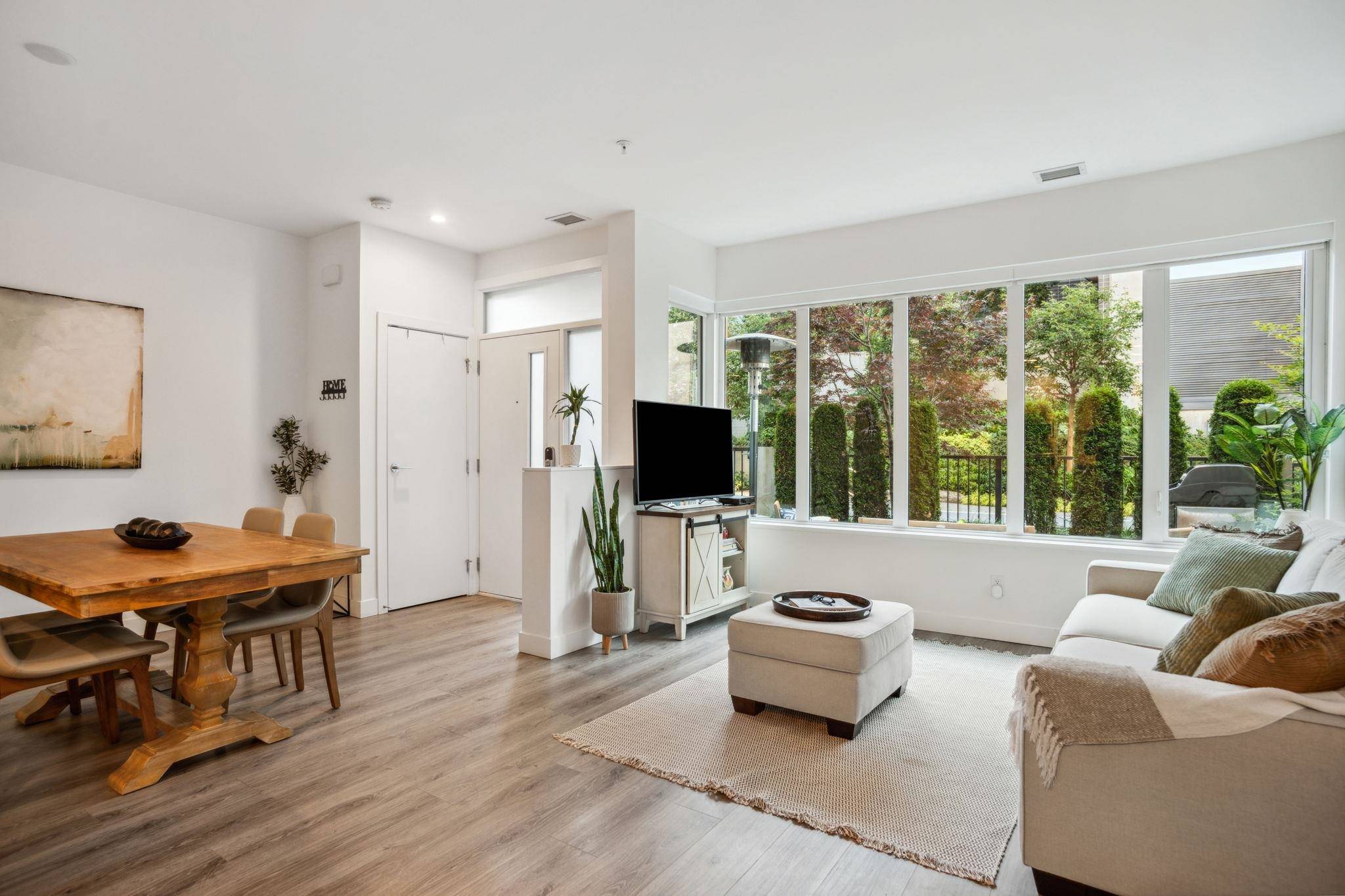 North Vancouver, BC V7P 0E1,2060 Curling RD #105