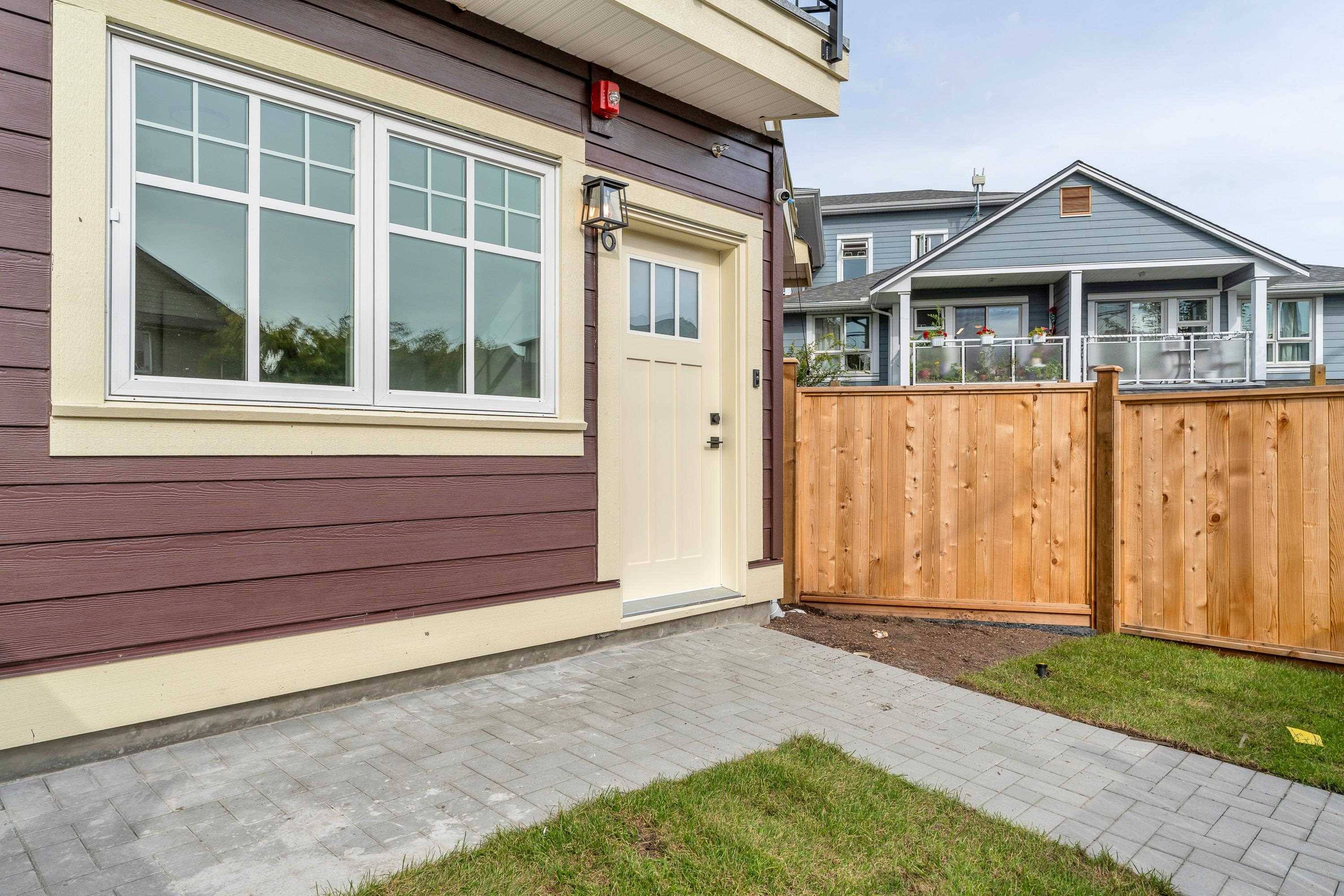 Ladner, BC V4K 1V2,4829 48 AVE #3