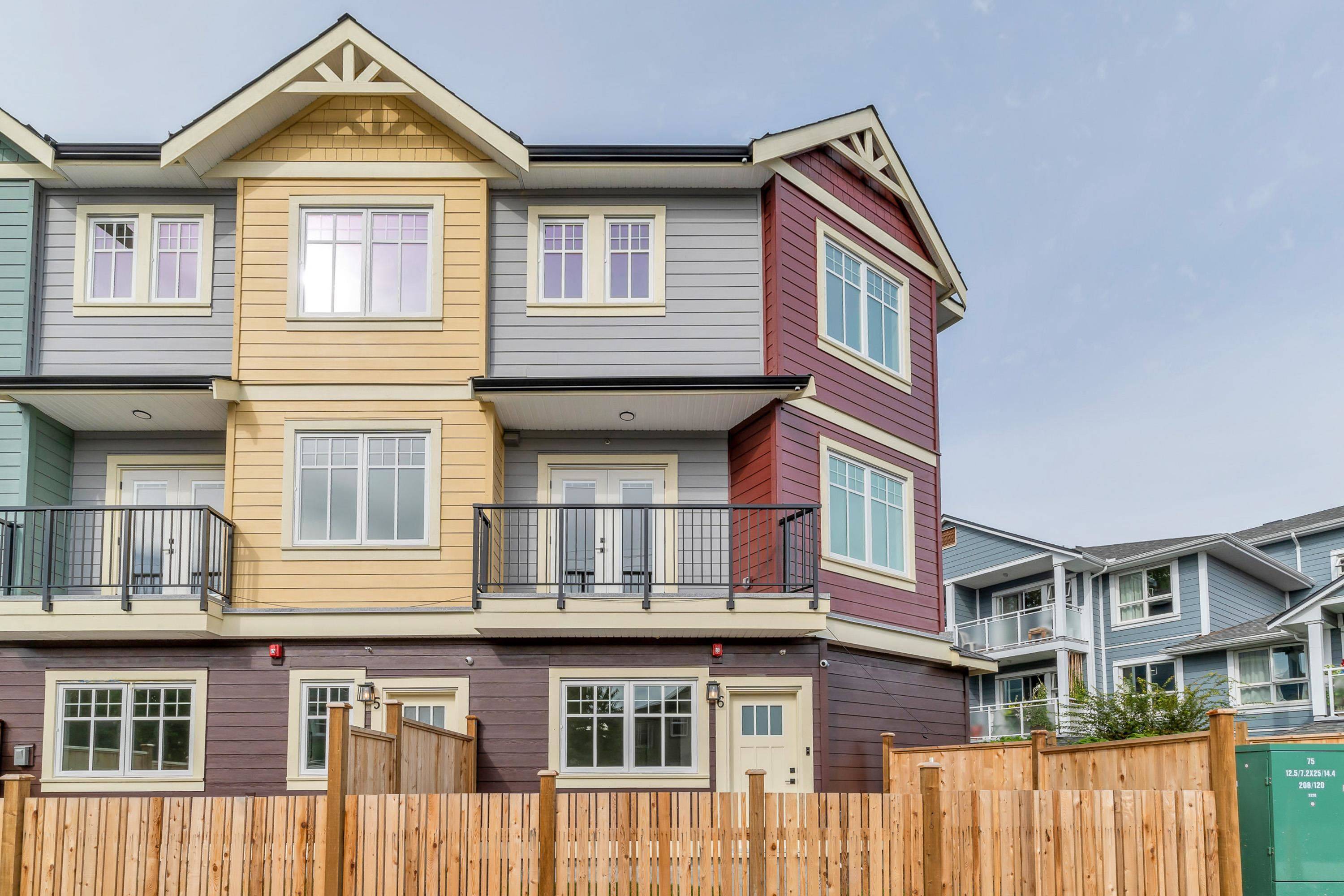 Ladner, BC V4K 1V2,4829 48 AVE #2