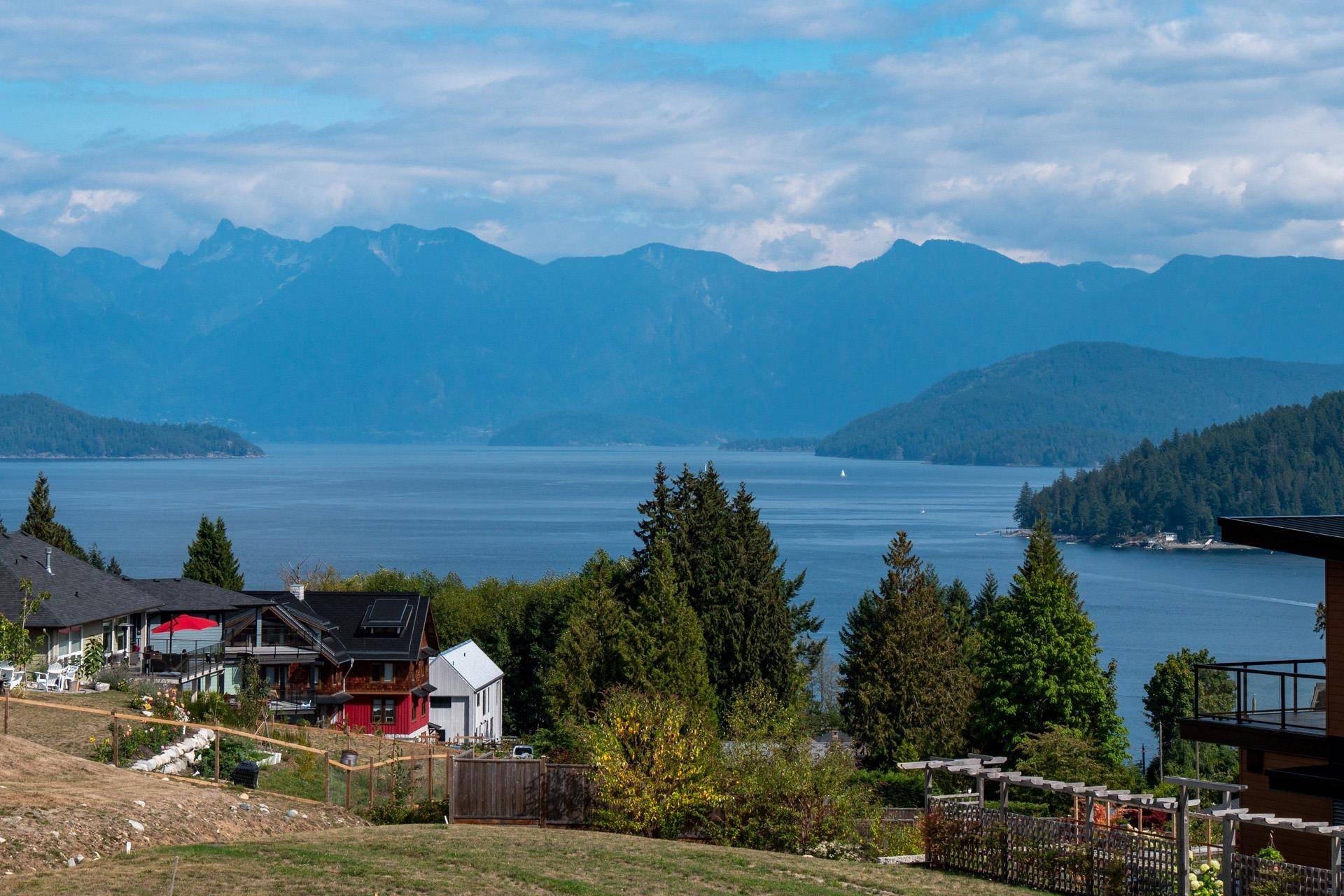 Gibsons, BC V0N 1V1,783 Courtney RD