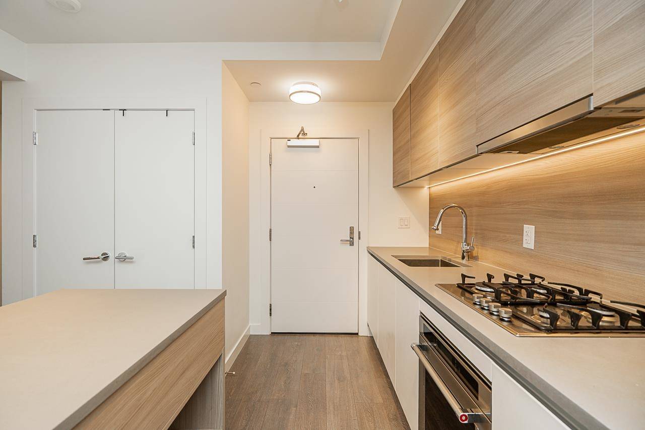 Coquitlam, BC V3J 0J6,657 Whiting WAY #610